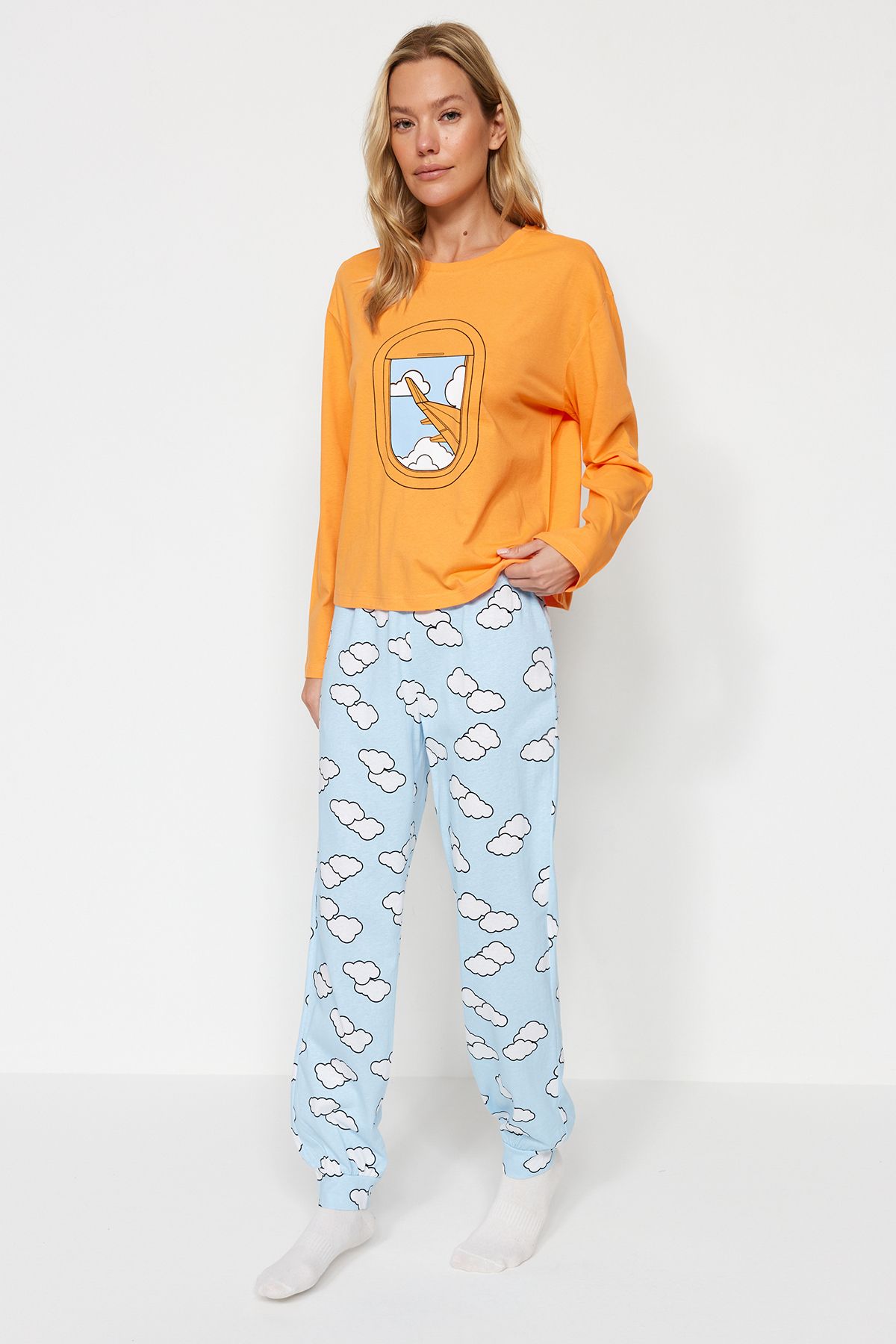 Trendyol Collection-Cloud Pattern 100% βαμβακερό πορτοκαλί μπλουζάκι και σετ υπνοδωματίων Jogger - THMAW24PT00005 1