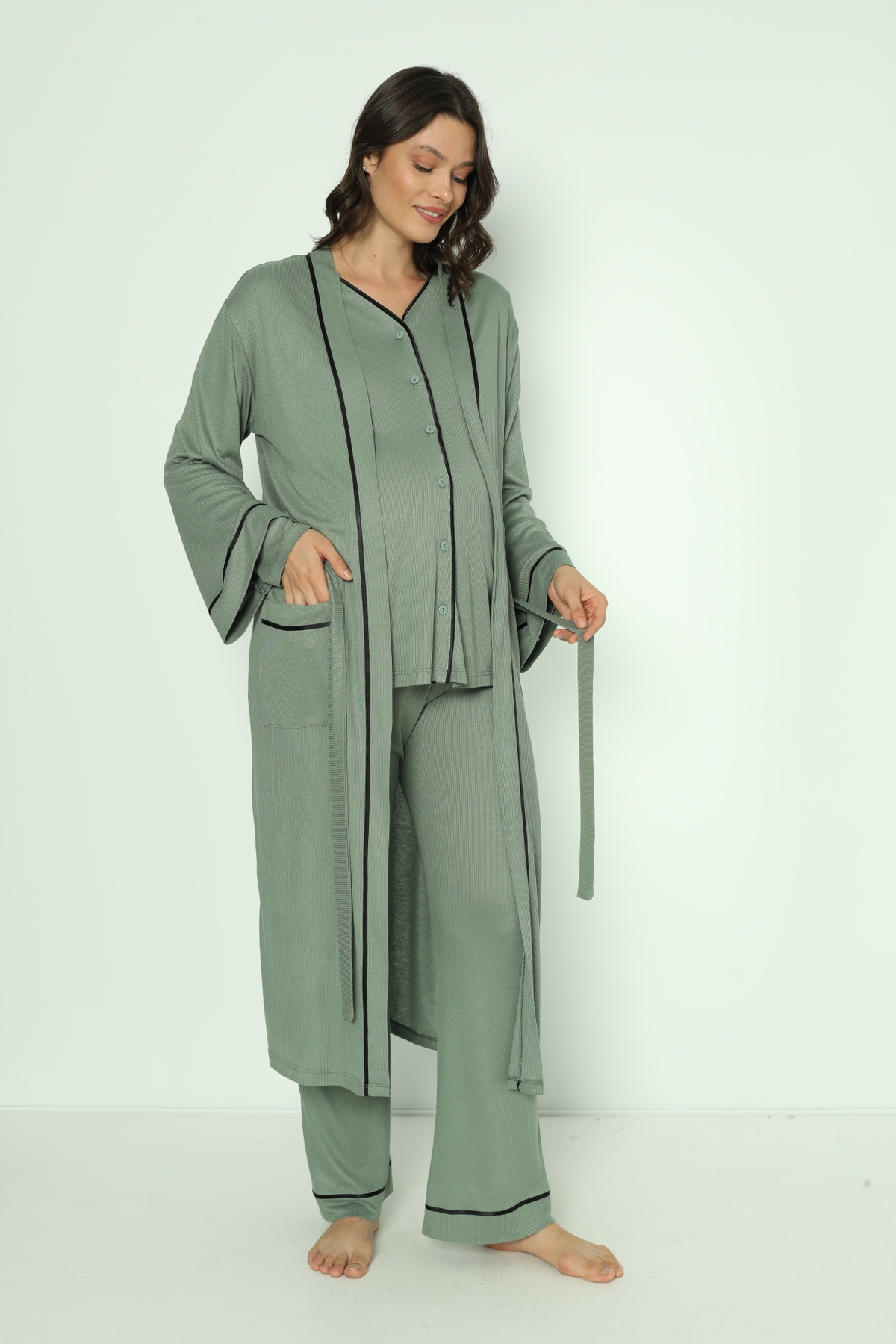 Miss Dünya Lissa Yeşil Önden Düğmeli Uzun Sabahlıklı Hamile ve Lohusa Pijama Takımı fotoğrafı 3 (önizleme)