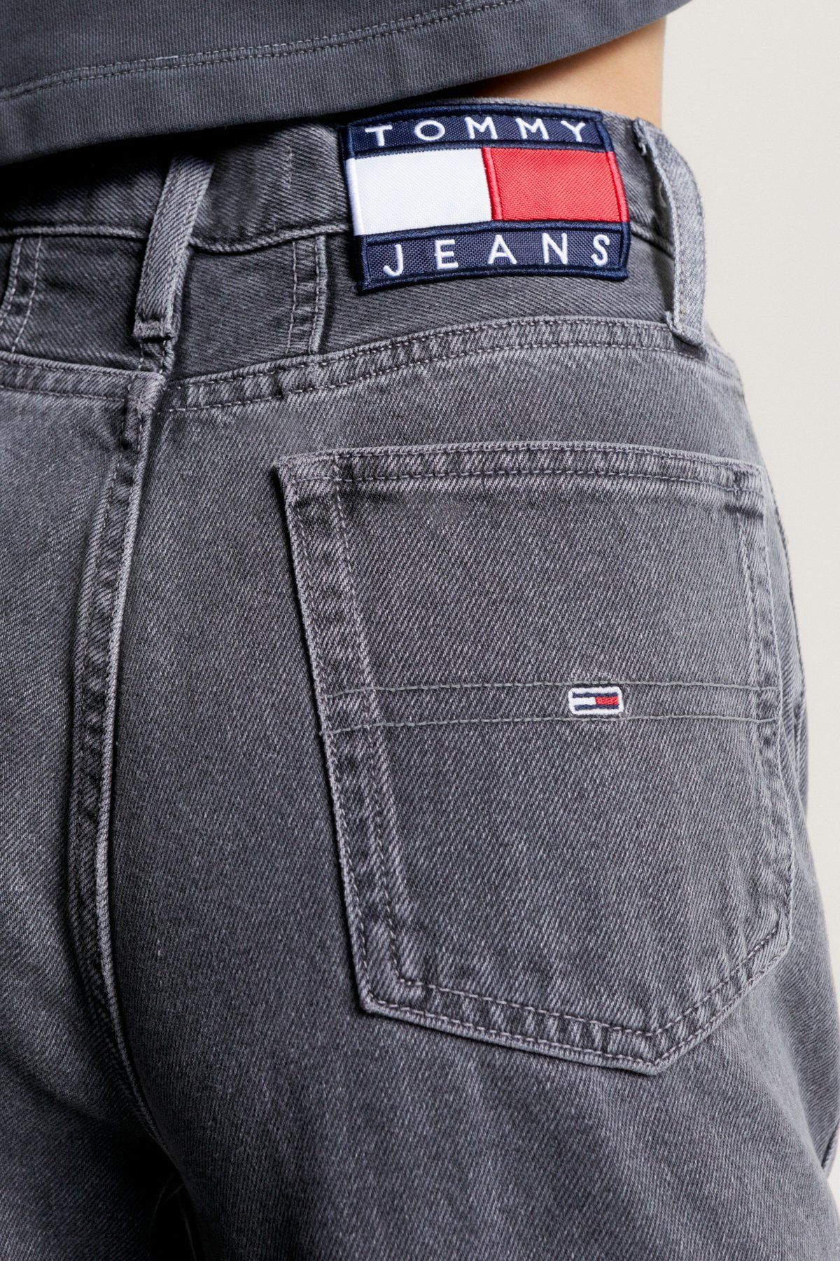 Tommy Jeans جین خاکستری زنانه (کد مدل: DW0DW16647)