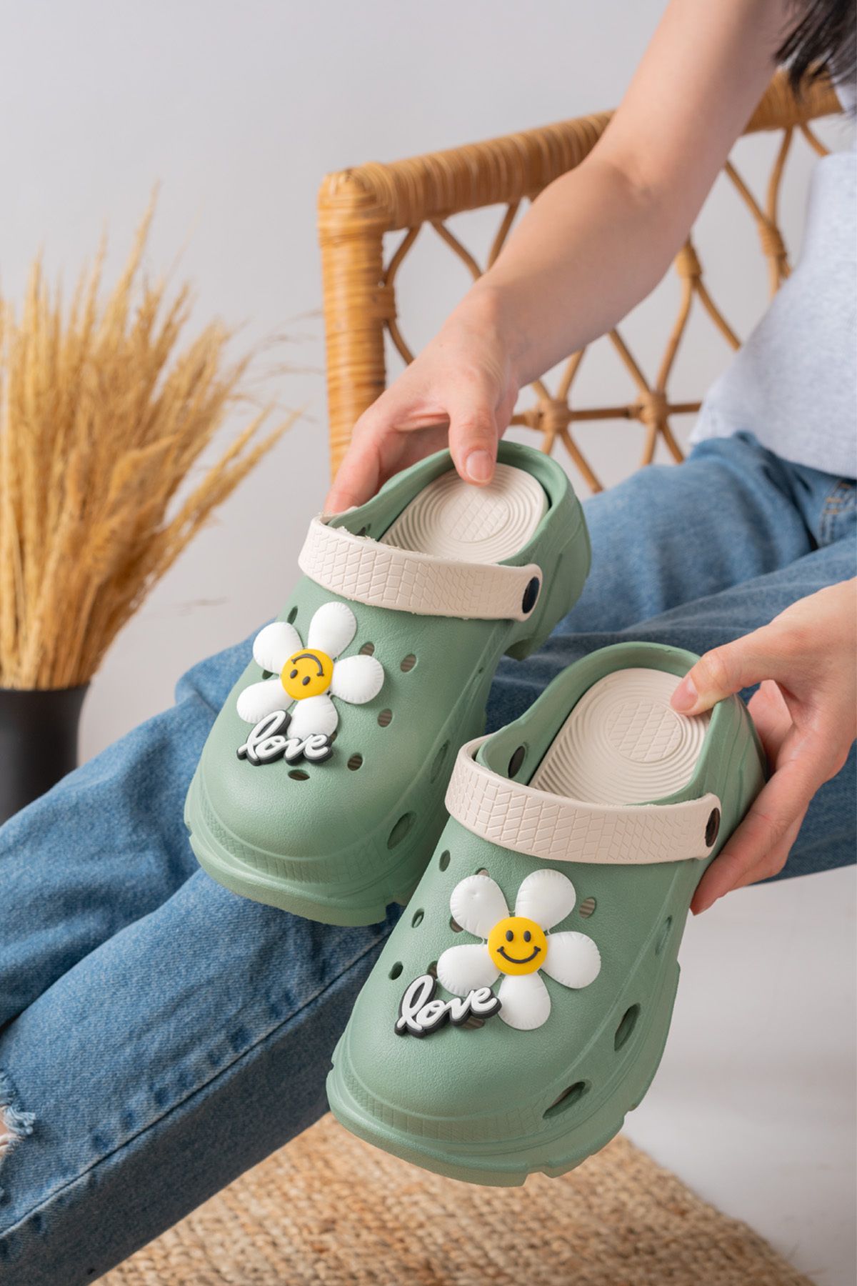 I love comfort store sandals