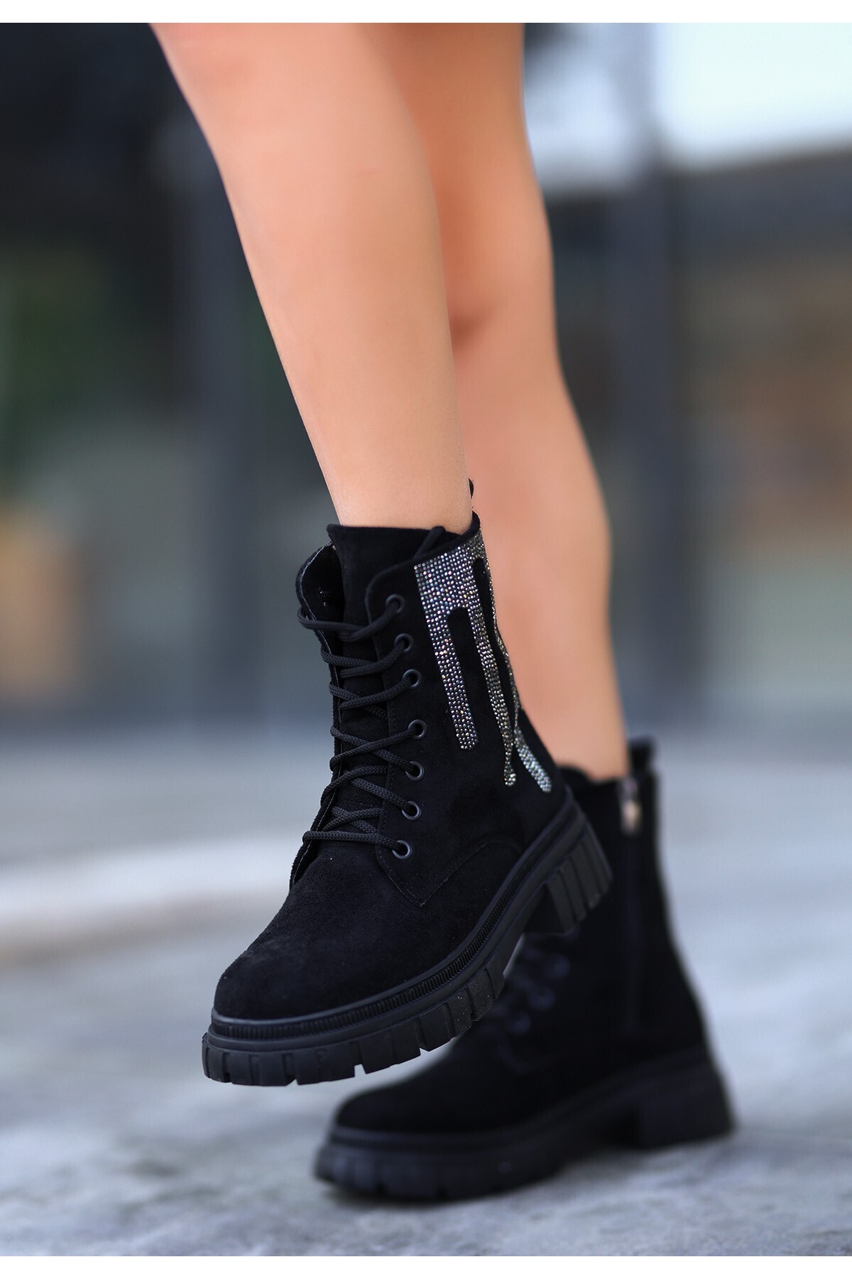 Siyah Süet Bağcıklı Bot