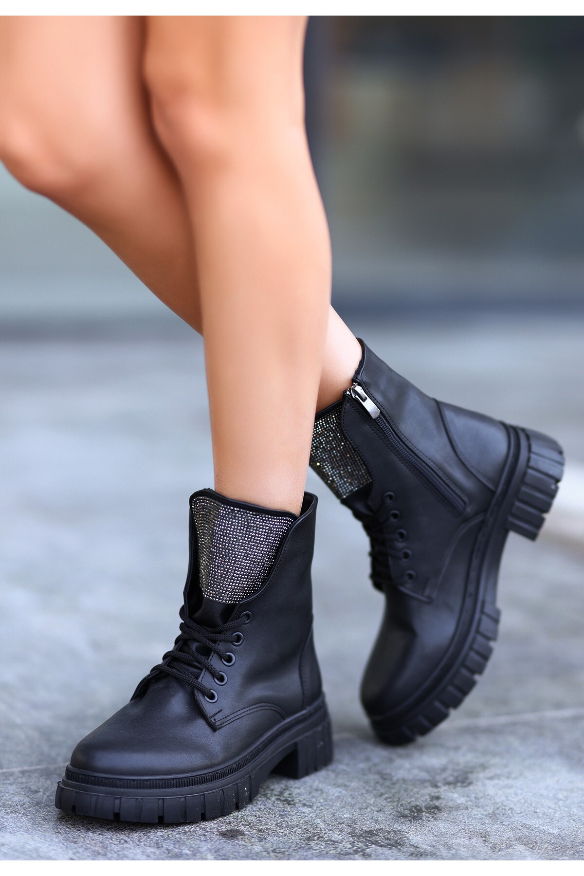 Vespe Siyah Cilt Bağcıklı Bot