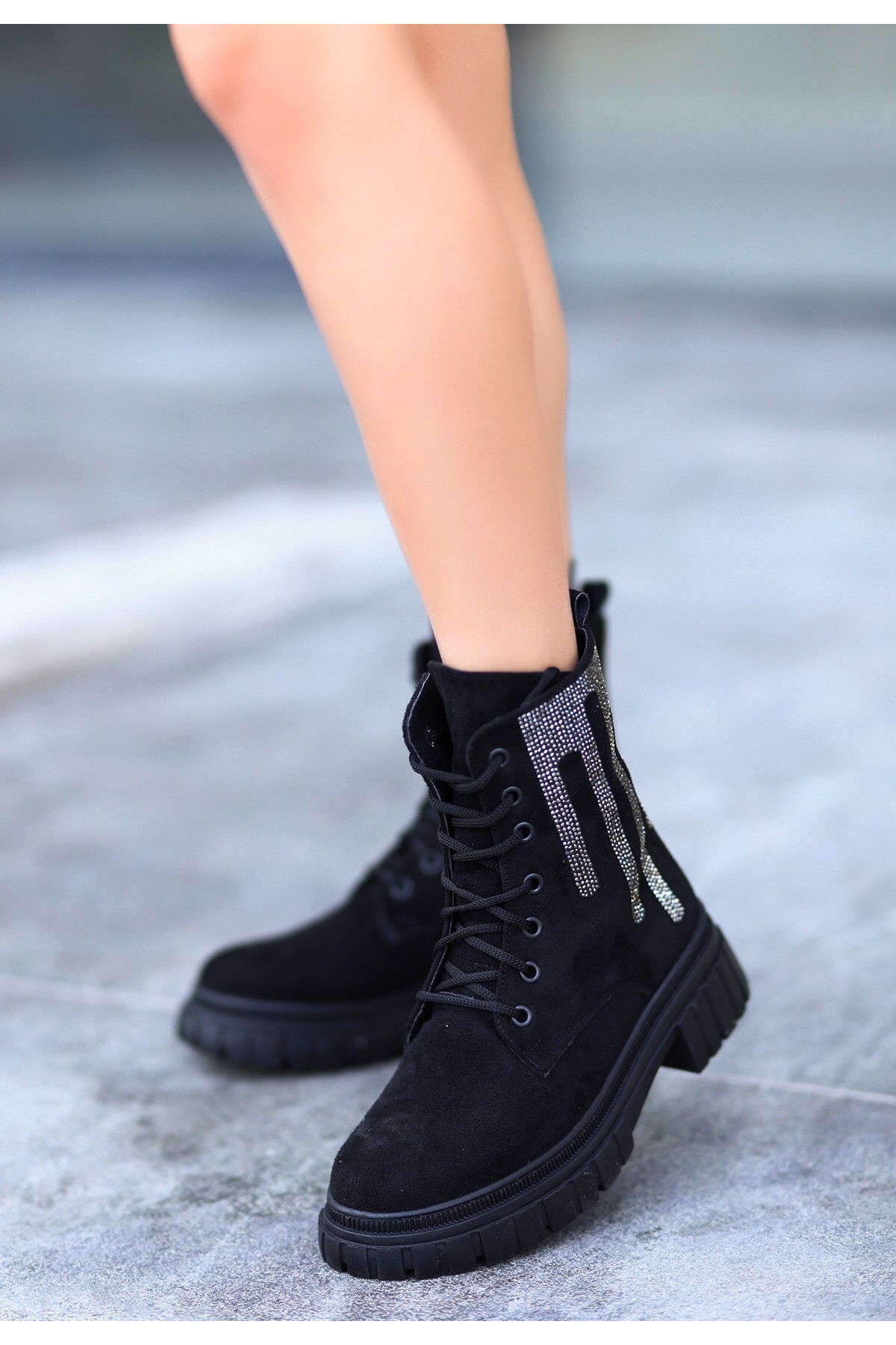 Siyah Süet Bağcıklı Bot