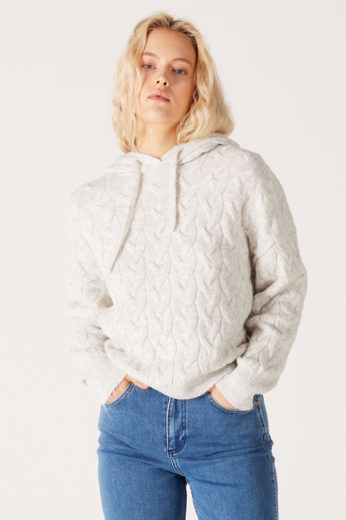 Wrangler Sweater Ecru Regular fit Trendyol
