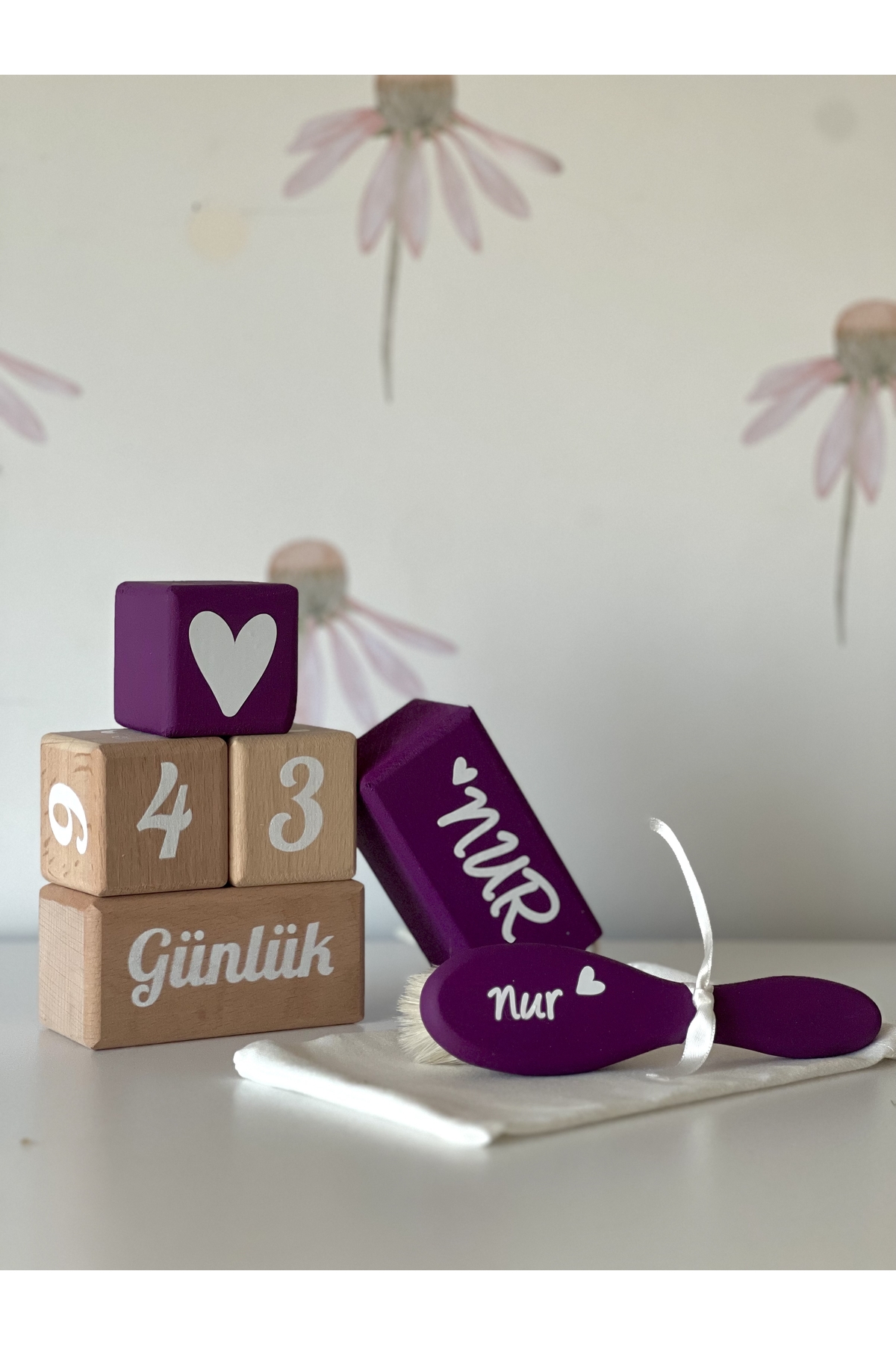 Renkli anne bebek anı küpü lila beyaz yazılı set bebek saç tarağı isimli set