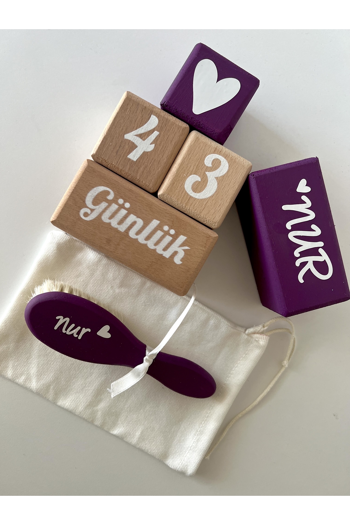 Renkli anne bebek anı küpü lila beyaz yazılı set bebek saç tarağı isimli set