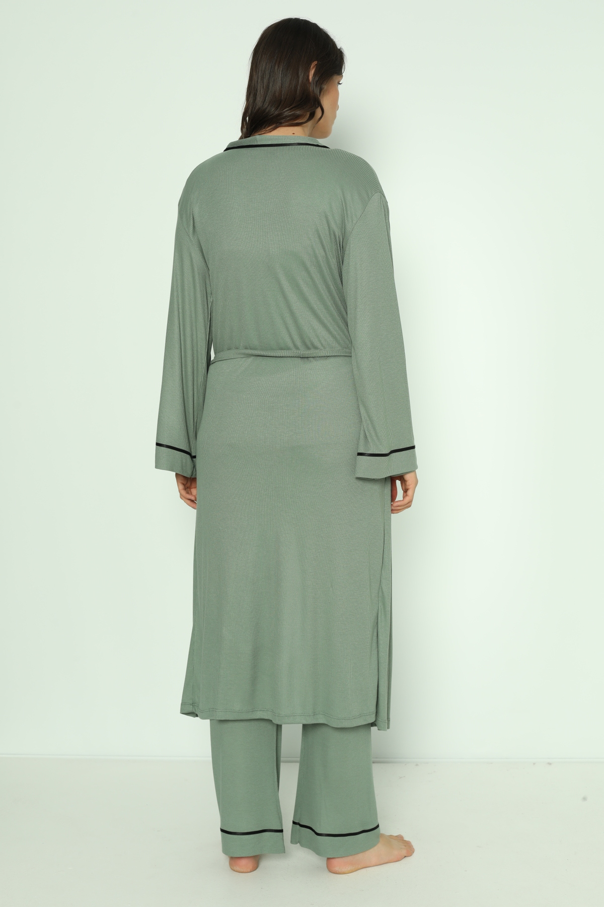 Miss Dünya Lissa Yeşil Önden Düğmeli Uzun Sabahlıklı Hamile ve Lohusa Pijama Takımı fotoğrafı 2 (önizleme)