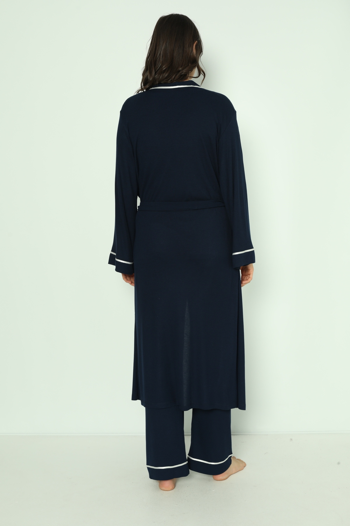 Miss Dünya Lissa Lacivert Önden Düğmeli Uzun Sabahlıklı Hamile ve Lohusa Pijama Takımı fotoğrafı 2 (önizleme)