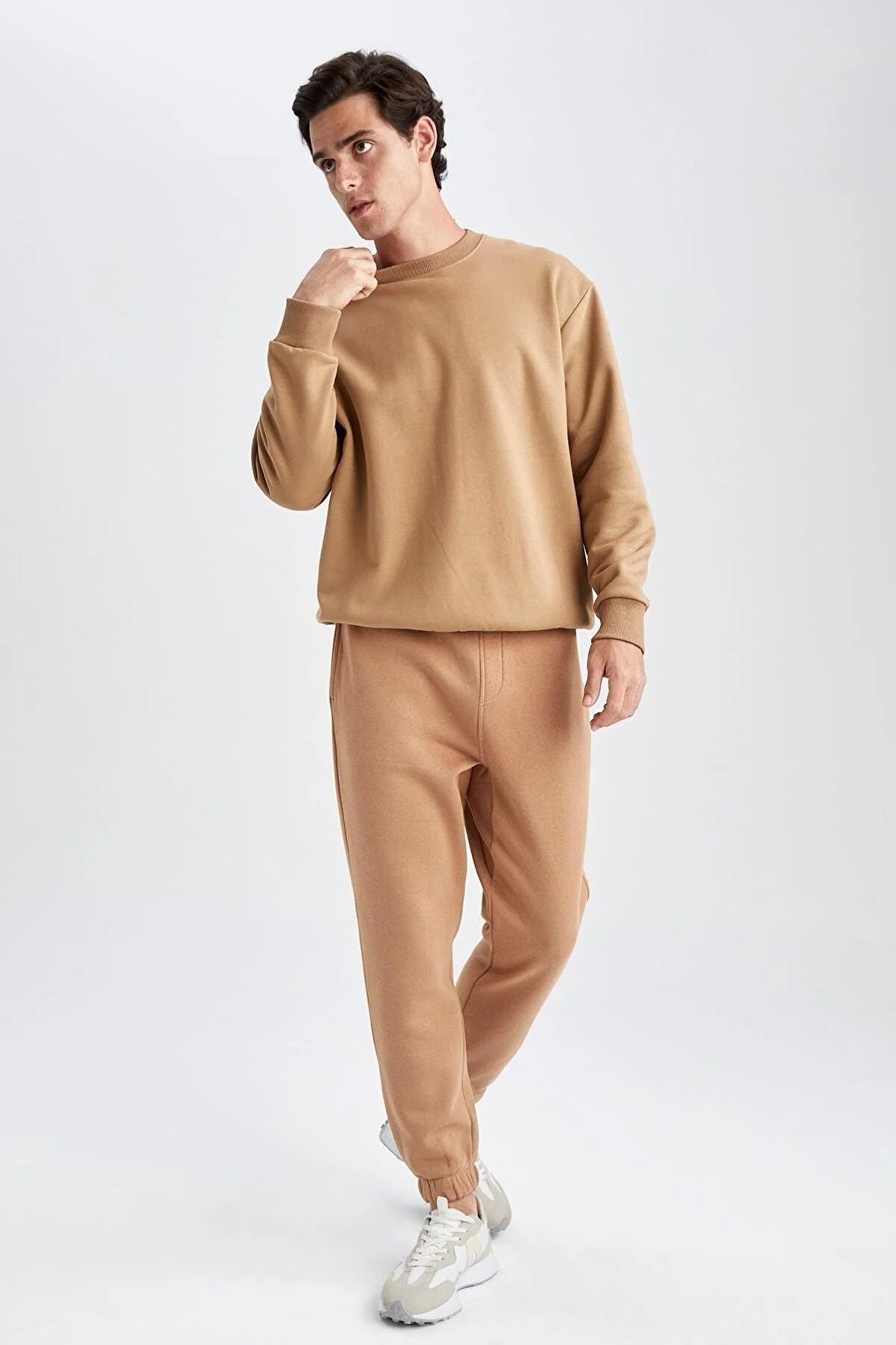 Low neck store sweatshirt