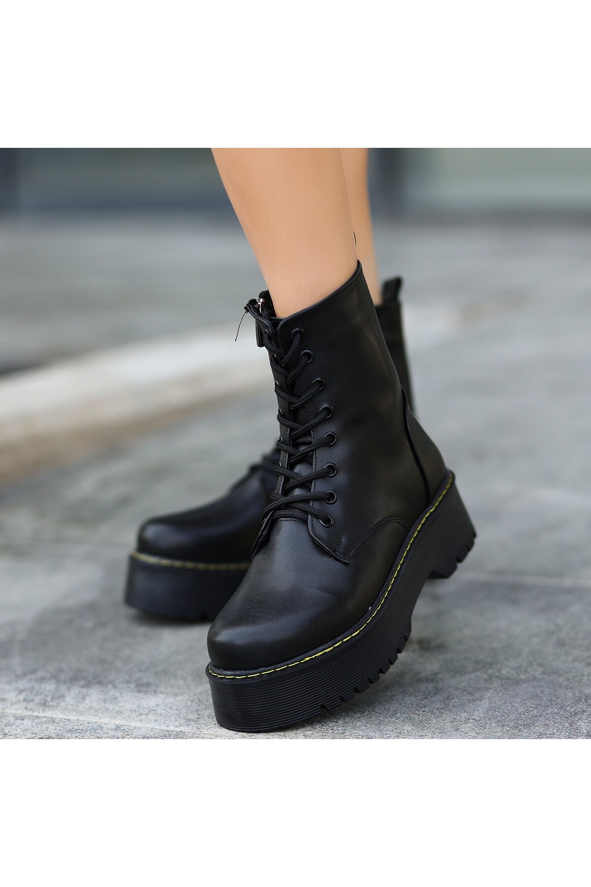 Martine Siyah Cilt Bağcıklı Bot