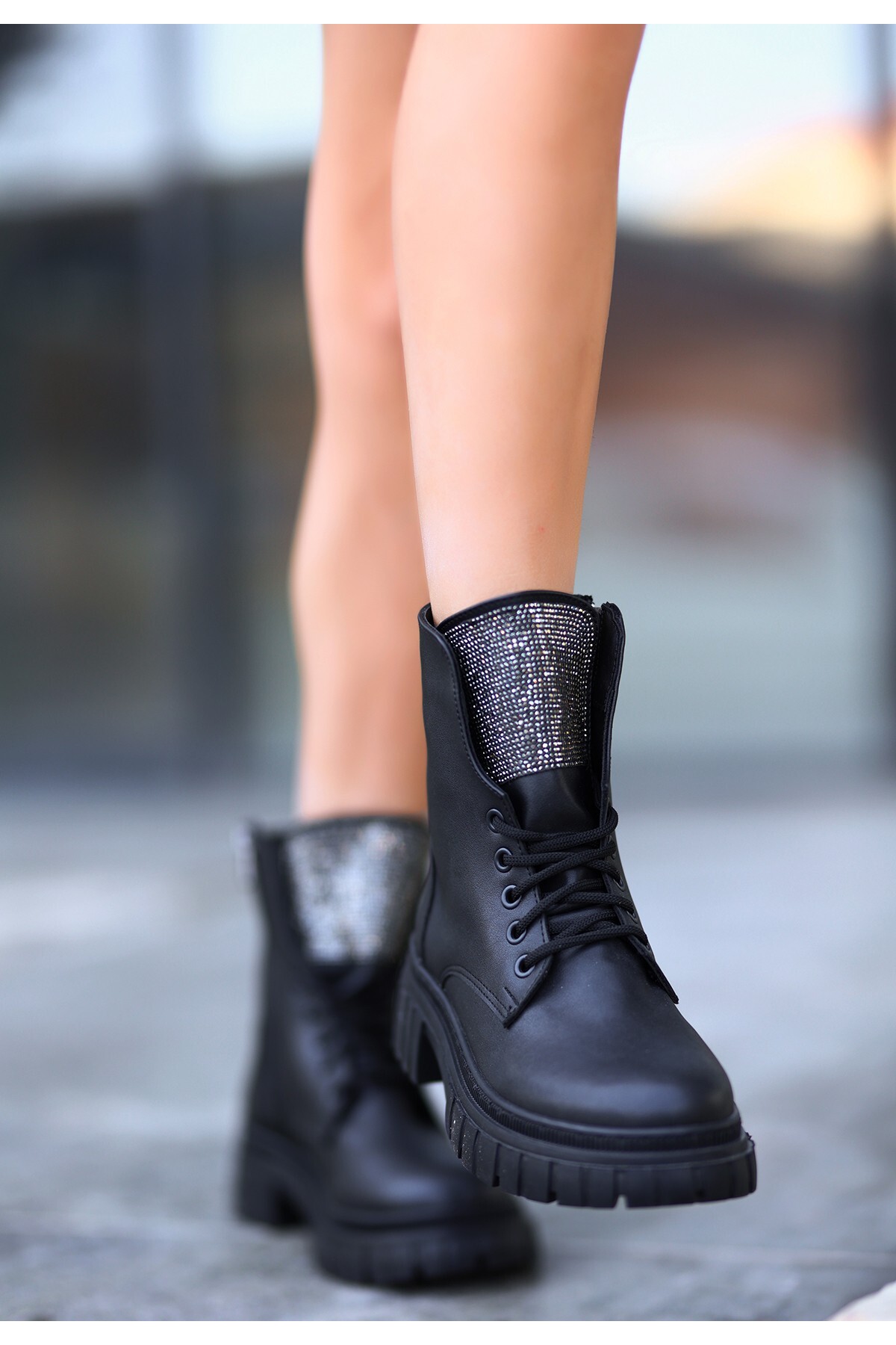 Vespe Siyah Cilt Bağcıklı Bot