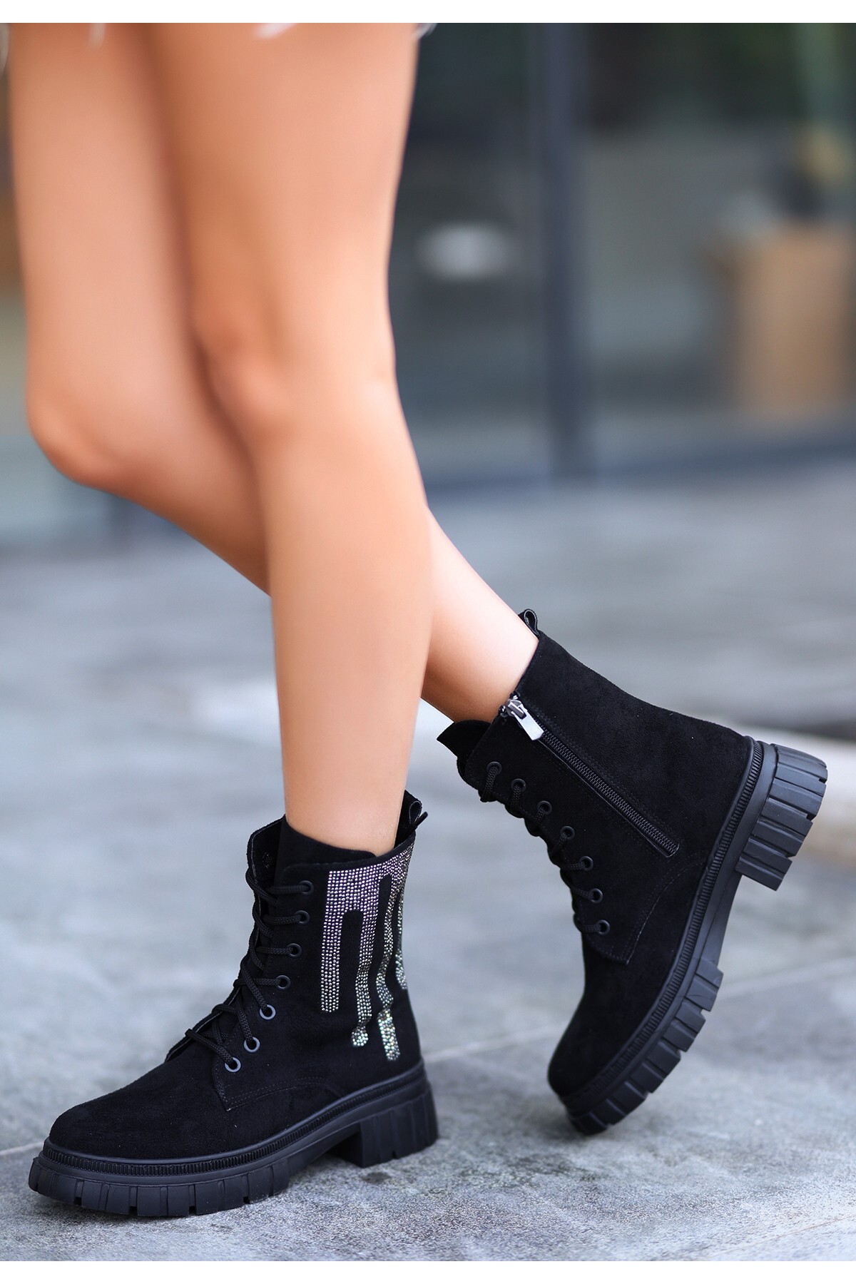 Siyah Süet Bağcıklı Bot