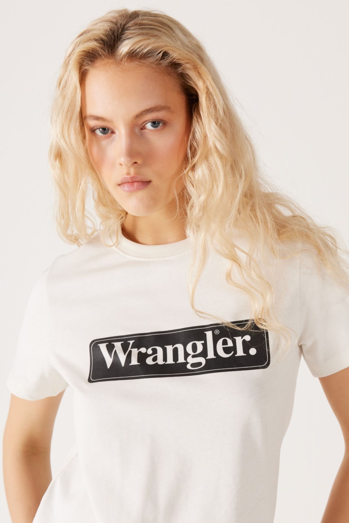 WRANGLER-تيشيرت أبيض مكسور بياقة دائرية من القطن بنسبة 100% مقاس عادي 2