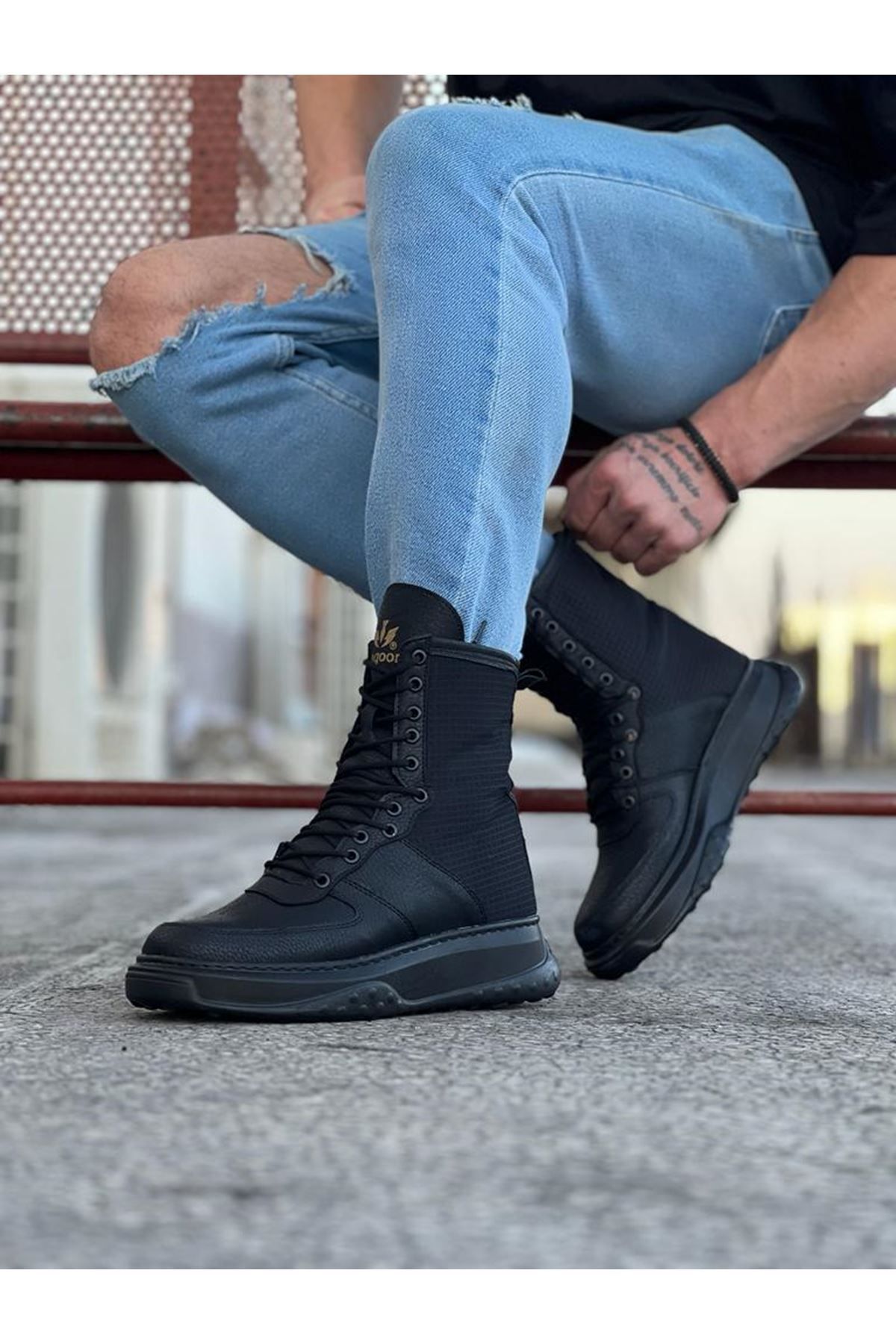 Yeezy military hot sale boots black