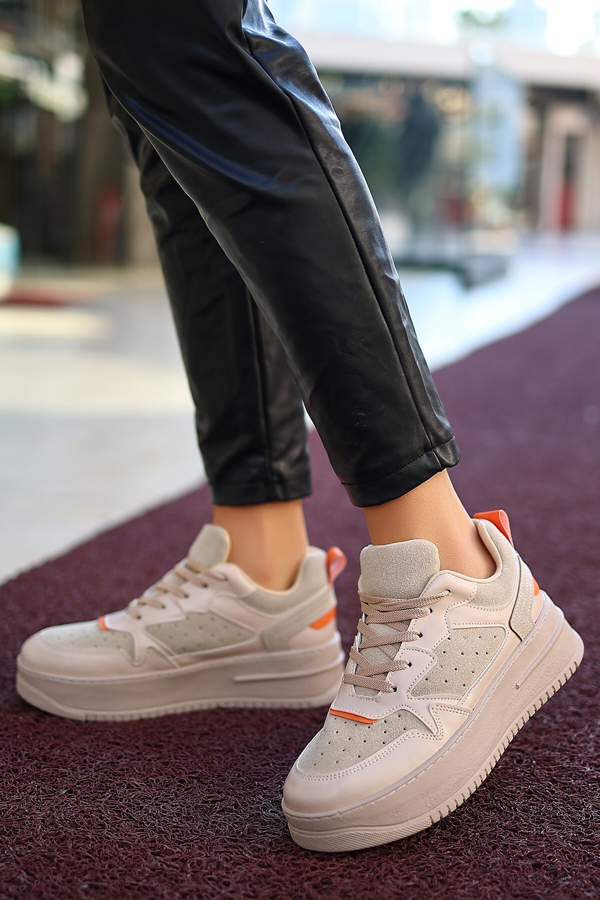 Naxi Nude Cilt Turuncu Detaylı Bağcıklı Spor Ayakkabı