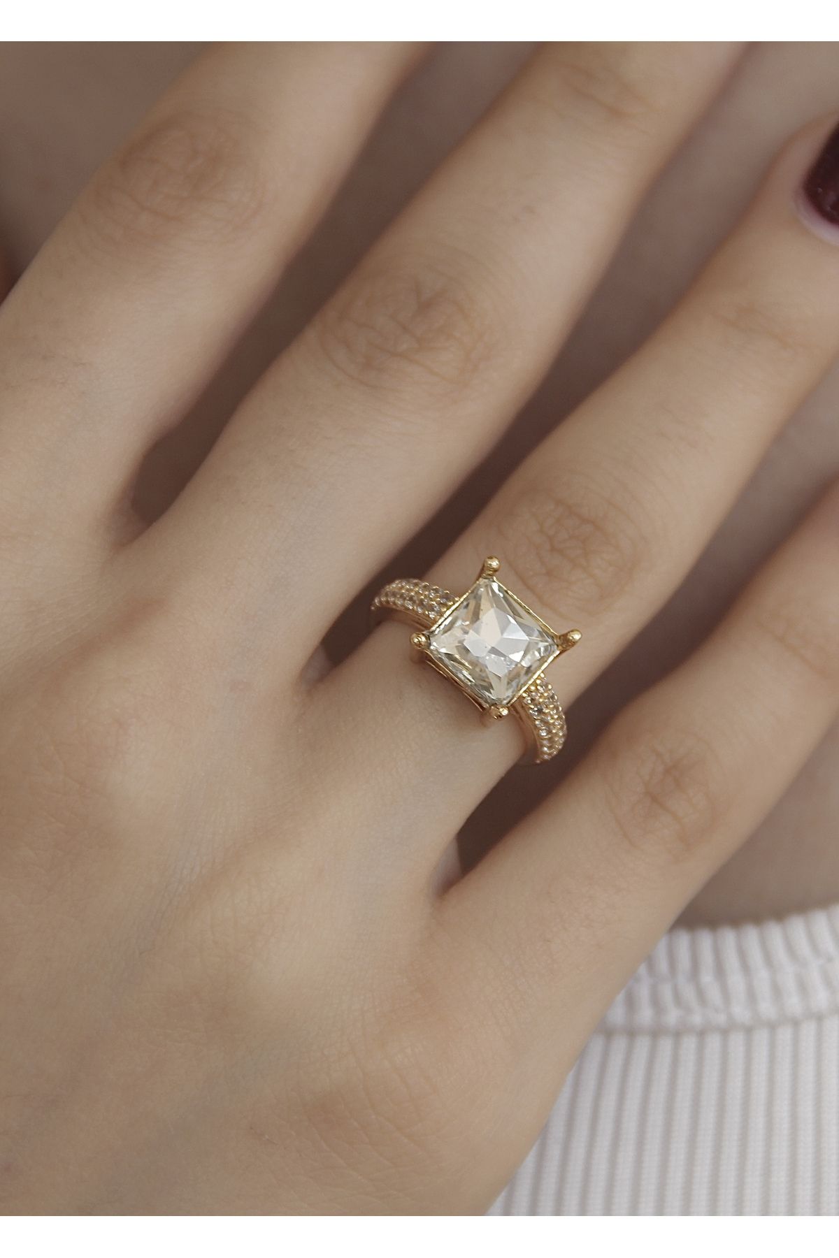 Gold hot sale baguette ring