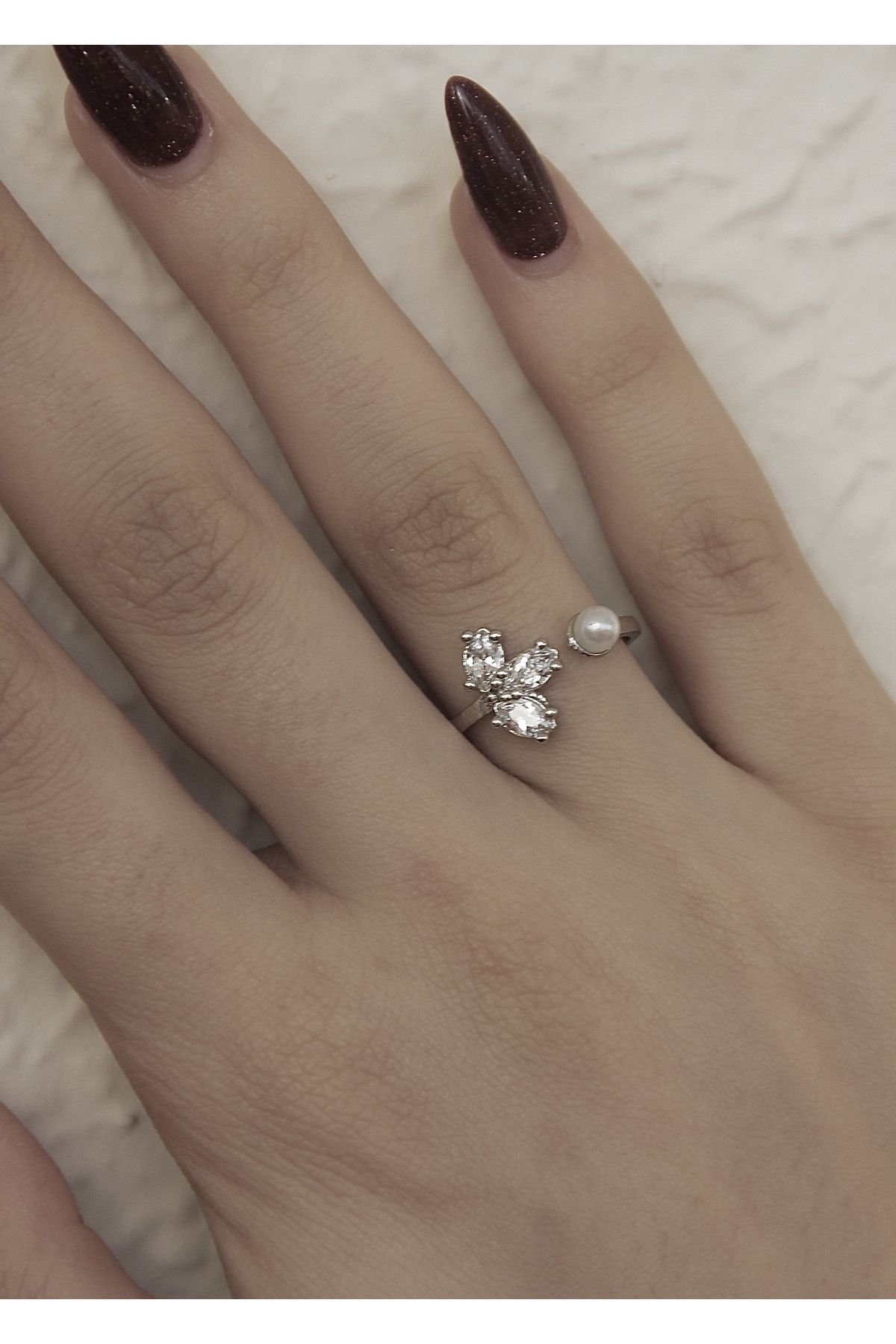 Silver ring with diamond outlet stone