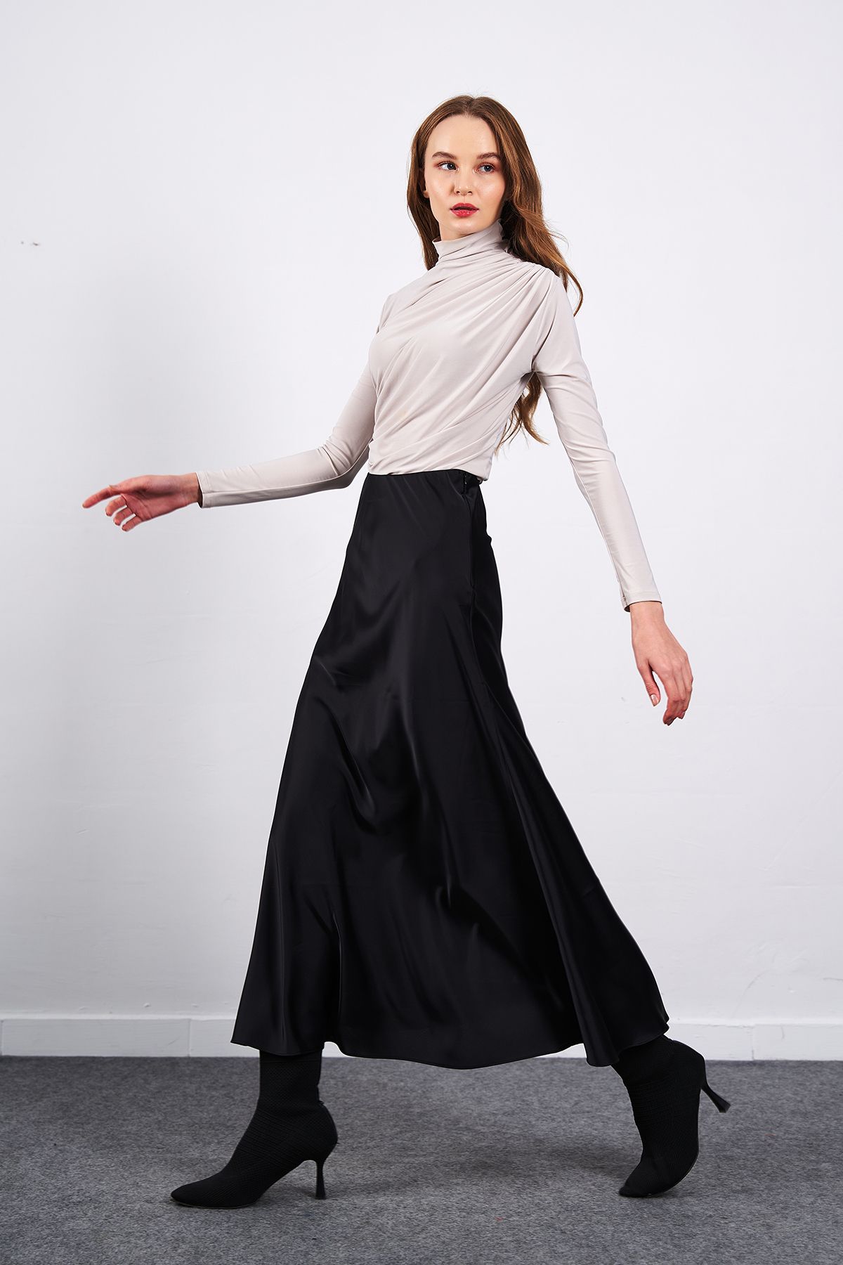 High waisted store black satin skirt