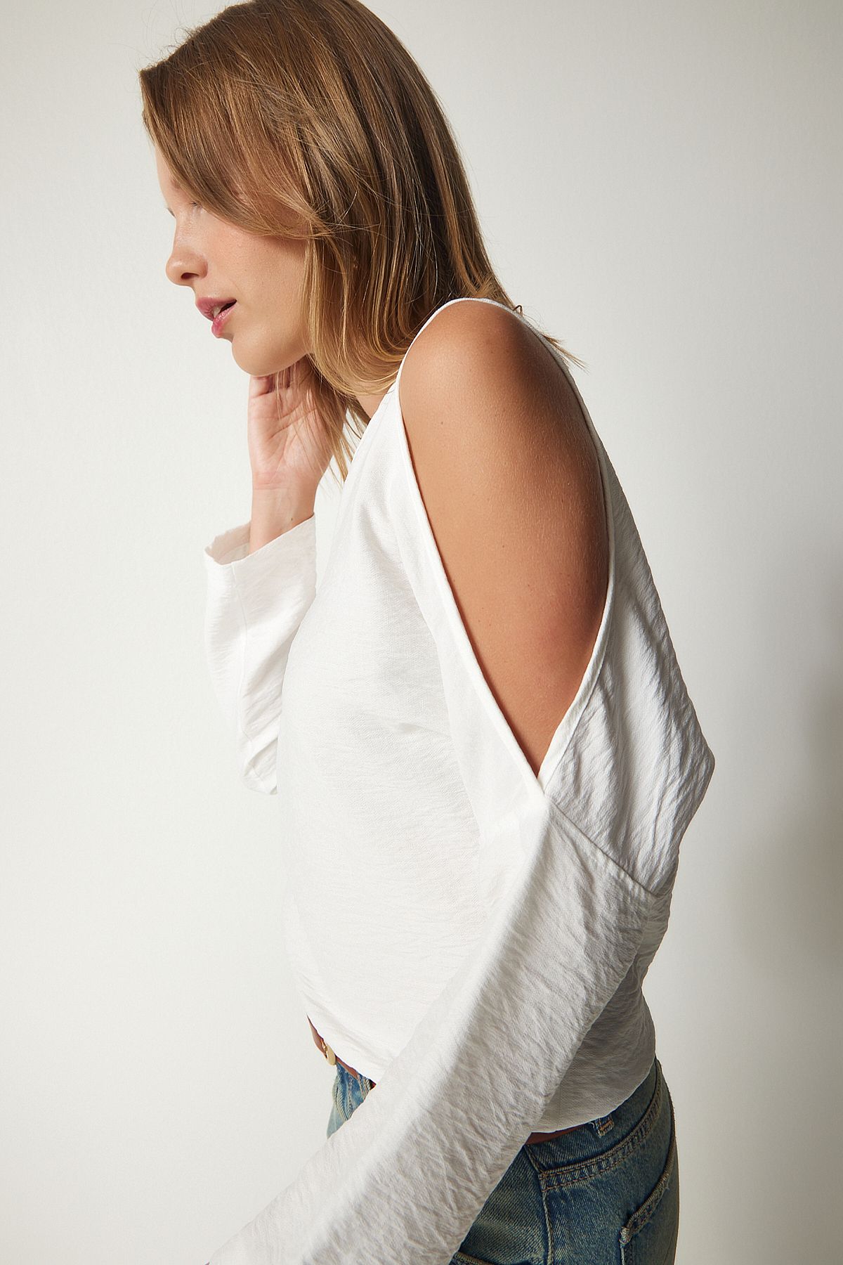 Happiness İstanbul-Weiße, schulterfreie, fließende Ayrobin-Bluse für Damen to00080 3
