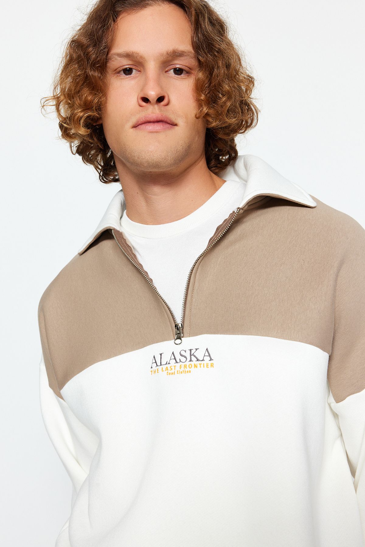 Trendyol Collection-Bluza polarowa oversize z kolorowymi blokami taupe - TMNAW24sw00130 4