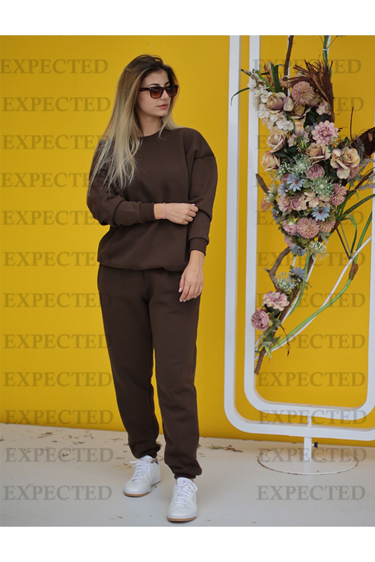 Tracksuit gold hotsell