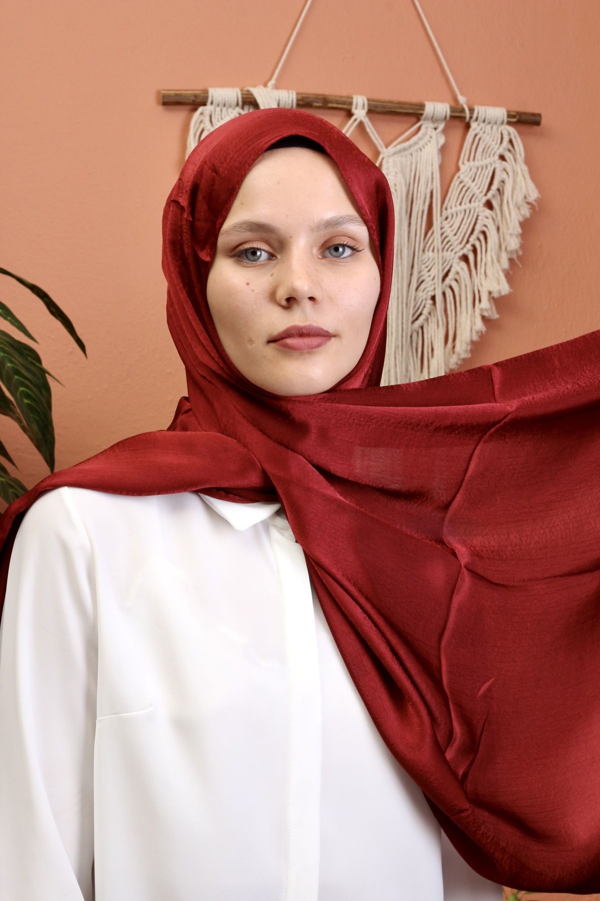 СпециальныйШарф JANJAN SHINY SATIN TEXTURED HIJAB ВЕЧЕРНЕЕ ПЛАТЬЕ ШИФОНОВАЯ ШАЛЬ КРАСНЫЙ ЦВЕТ 1004