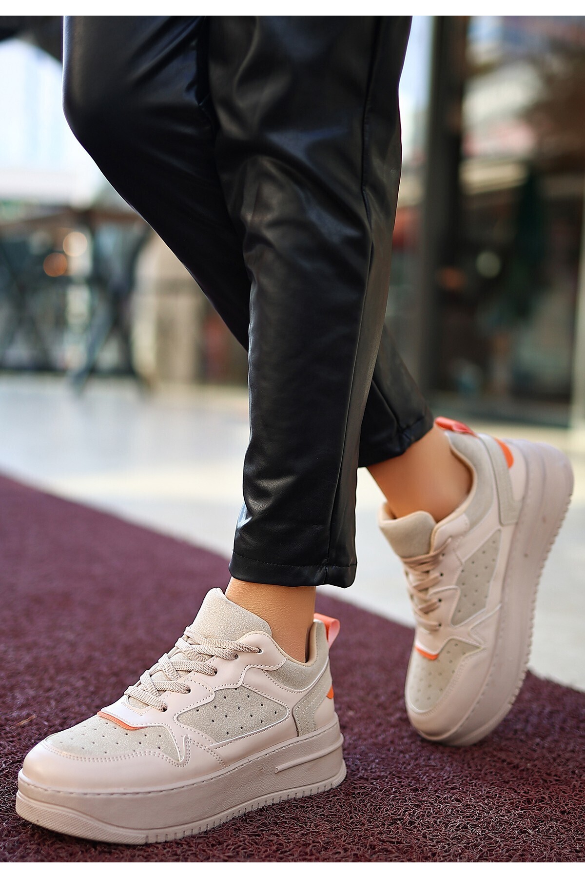 Naxi Nude Cilt Turuncu Detaylı Bağcıklı Spor Ayakkabı