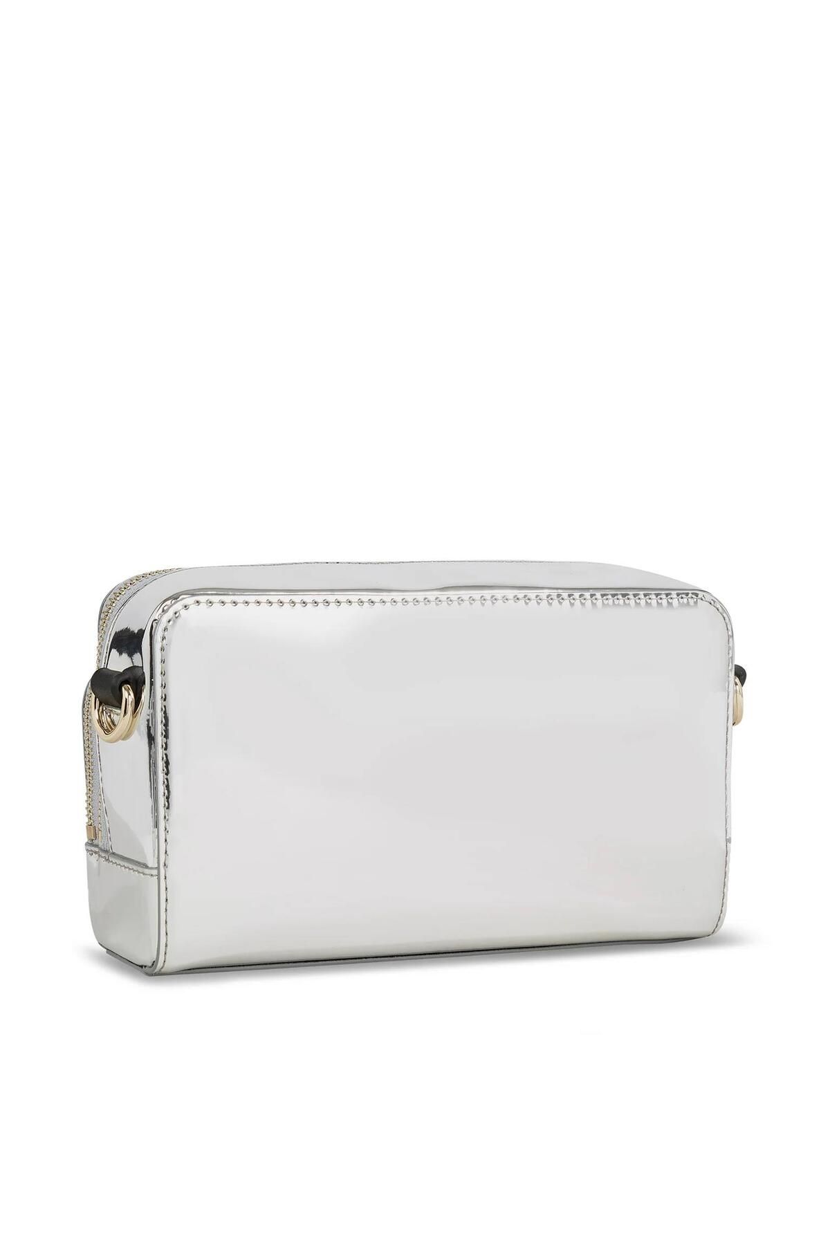 Tommy hilfiger iconic metal logo camera bag sales