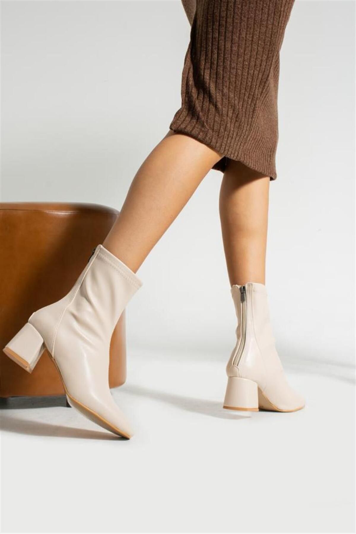 Ayakkab da Tek Garmis Blunt Toe Women s Heeled Boots BEIGE