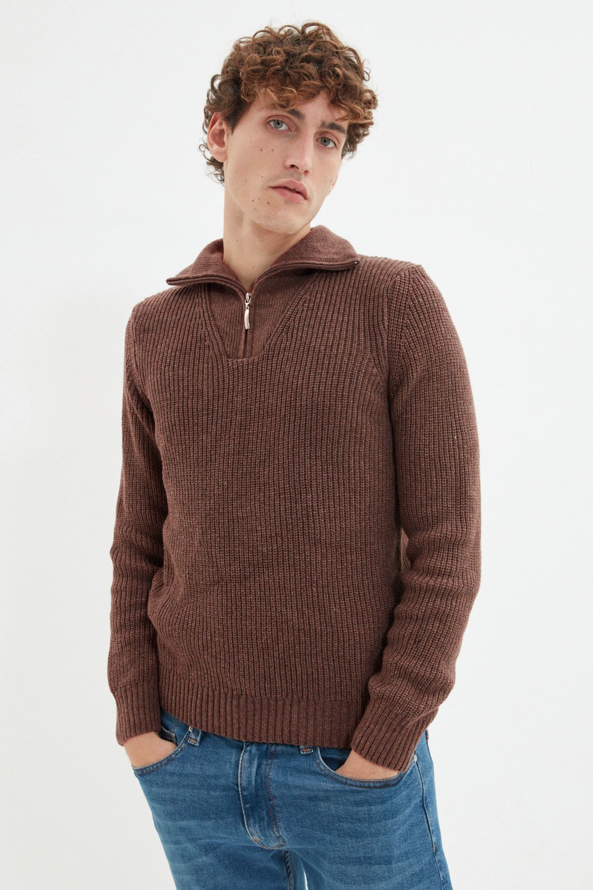Trendyol Collection-Brauner Fischer-Strickpullover aus normaler Wolle mit Reißverschluss TMNAW22KZ0347 4