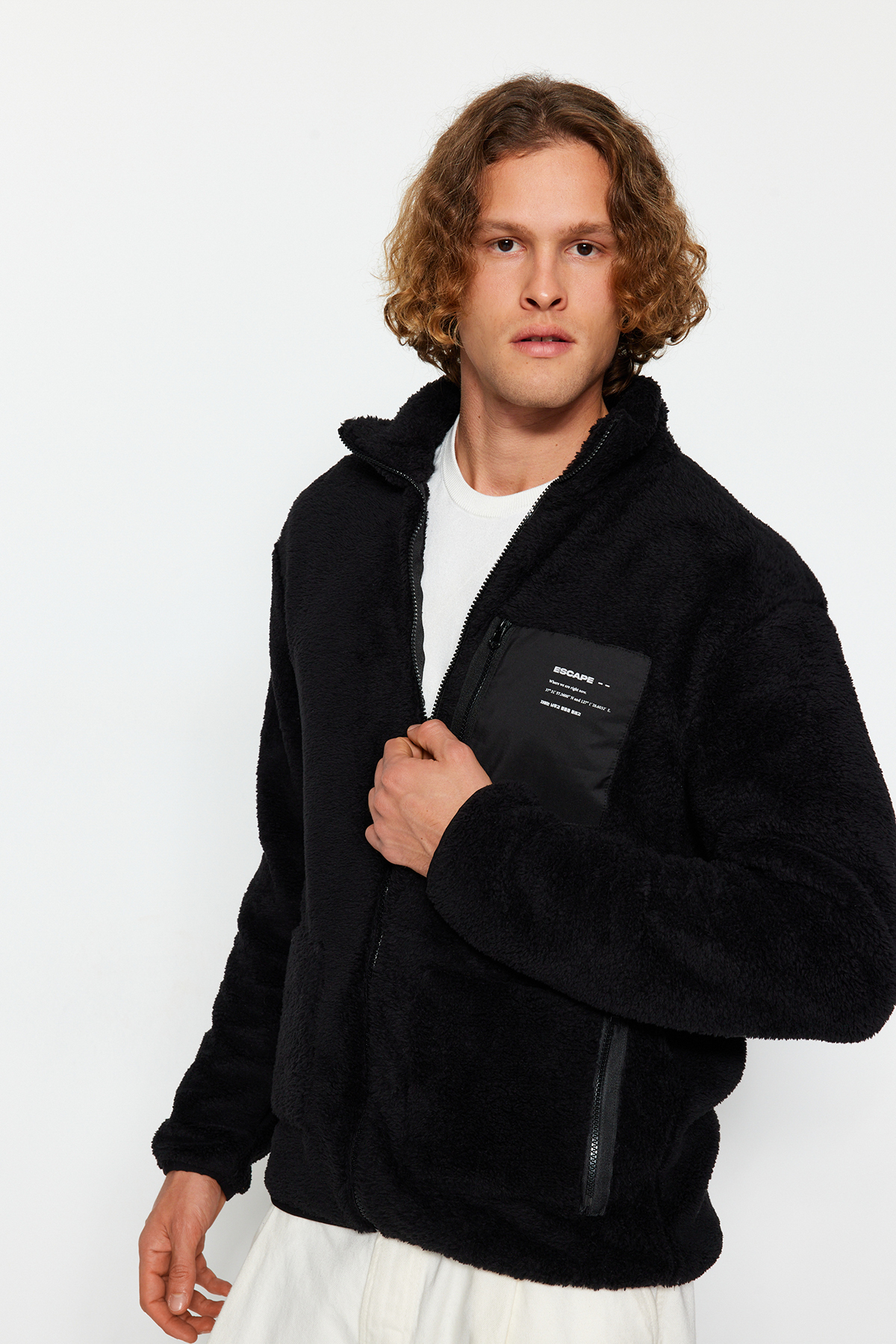 Trendyolmilla  Siyah Unisex Regular/Normal Kesim Dik Yaka Fermuarlı Peluş Hırka-Sweatshirt TMNAW24SW00089 - Görsel 4