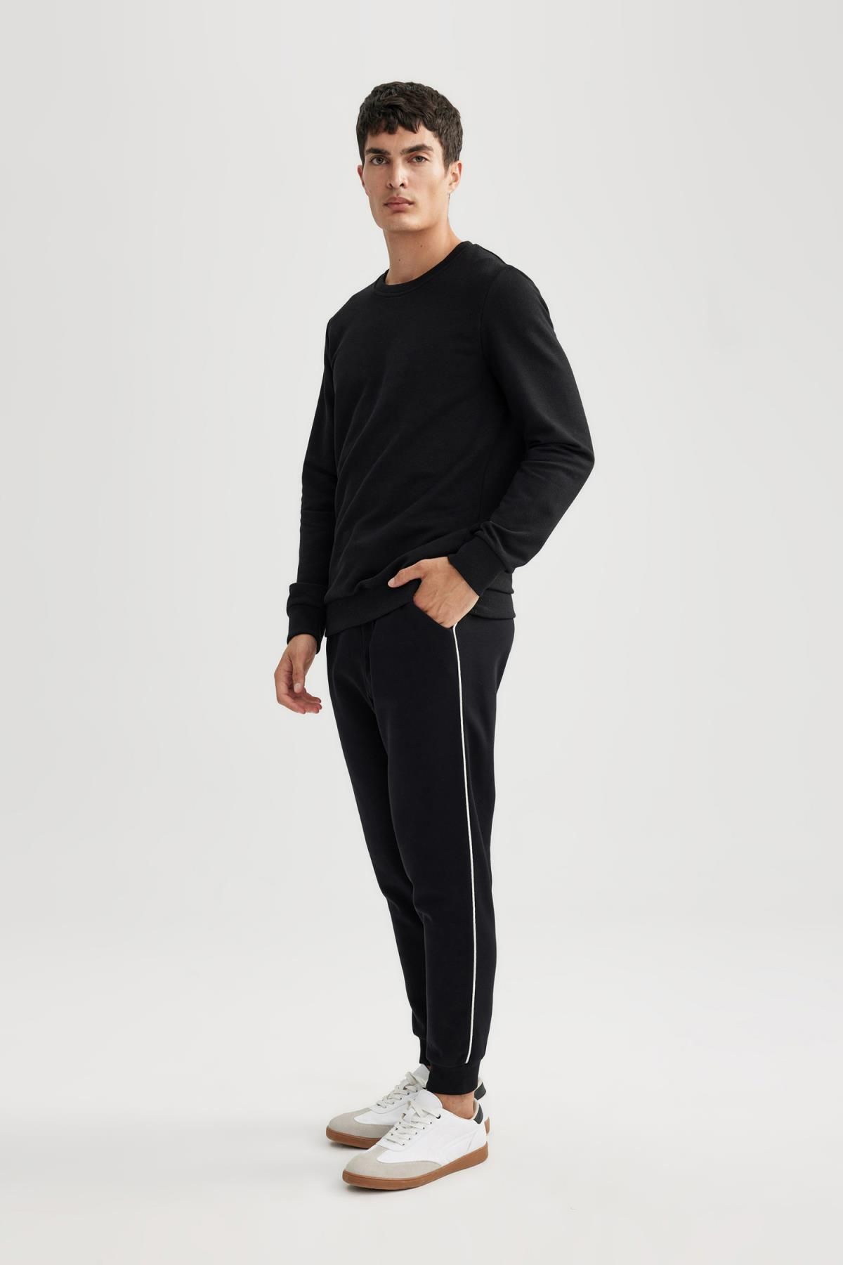 Thick hot sale black sweatpants