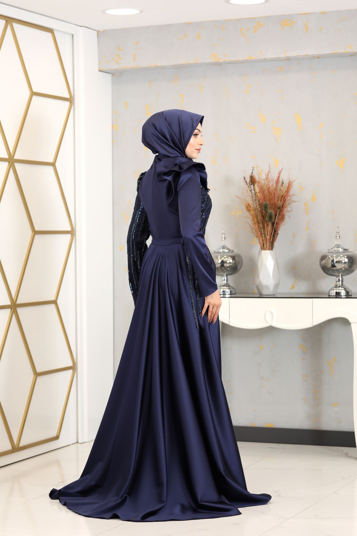 Deep blue online evening gowns