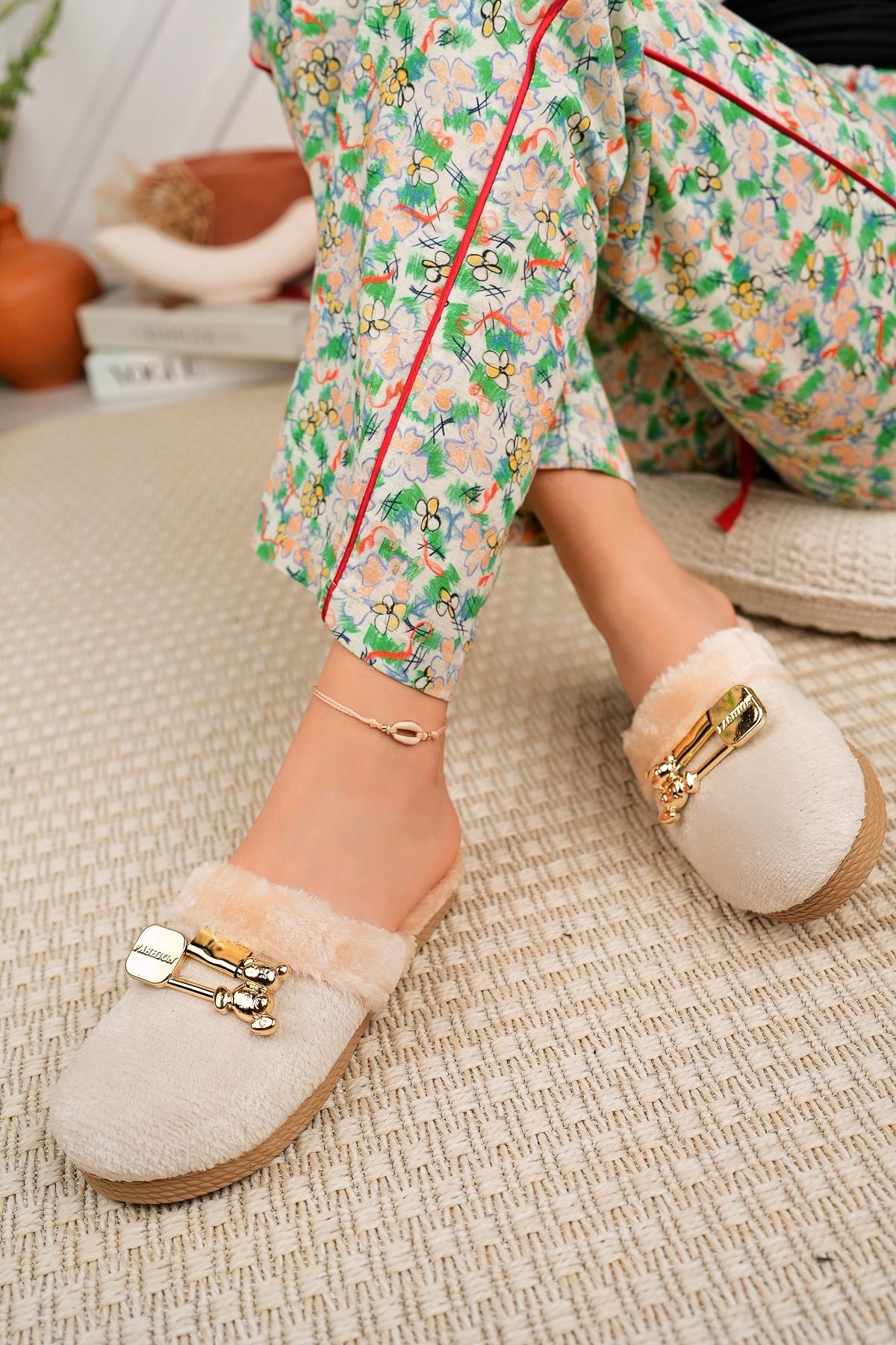 Cheap house slippers for on sale guests