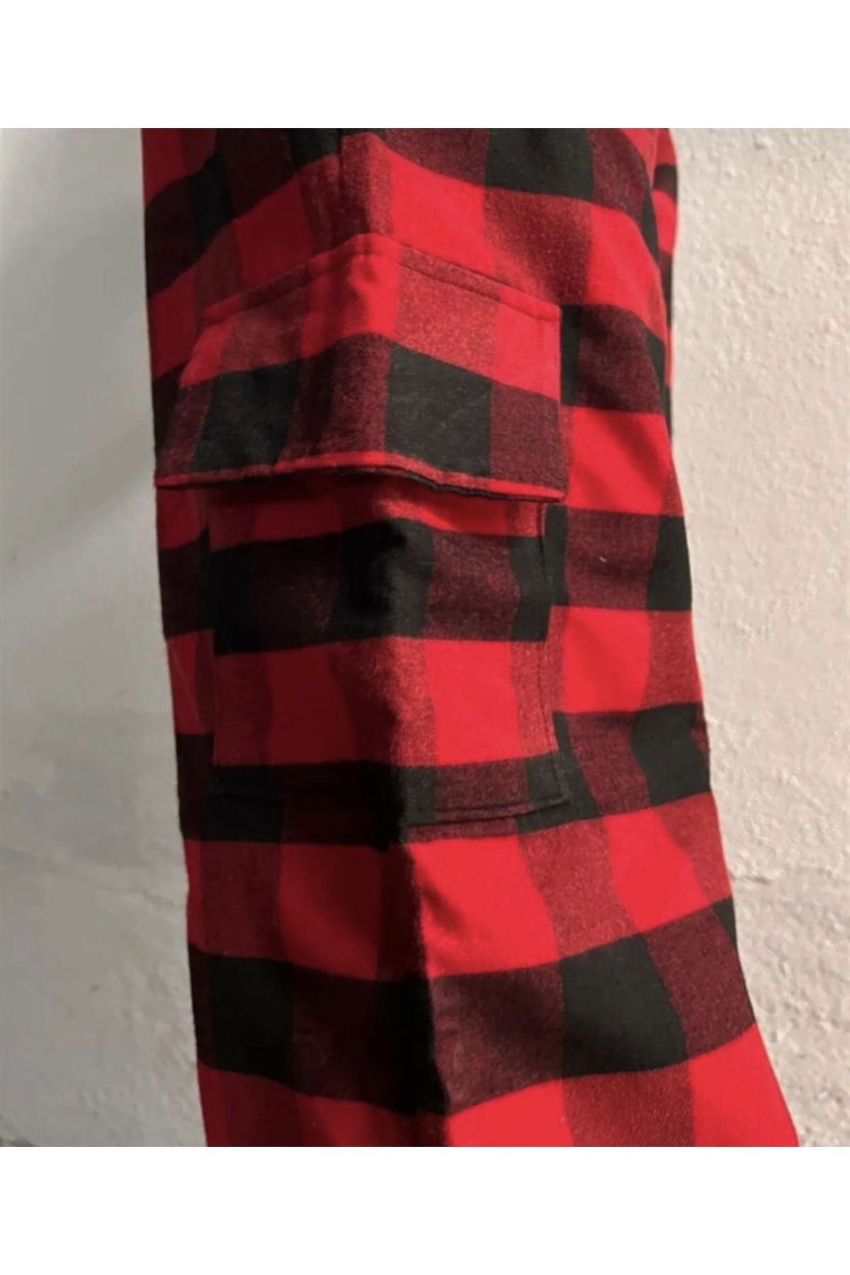 DEEFWEAR-Unisex Elastic Waist Cargo Pocket Detailed Black Red Plaid Trousers 2