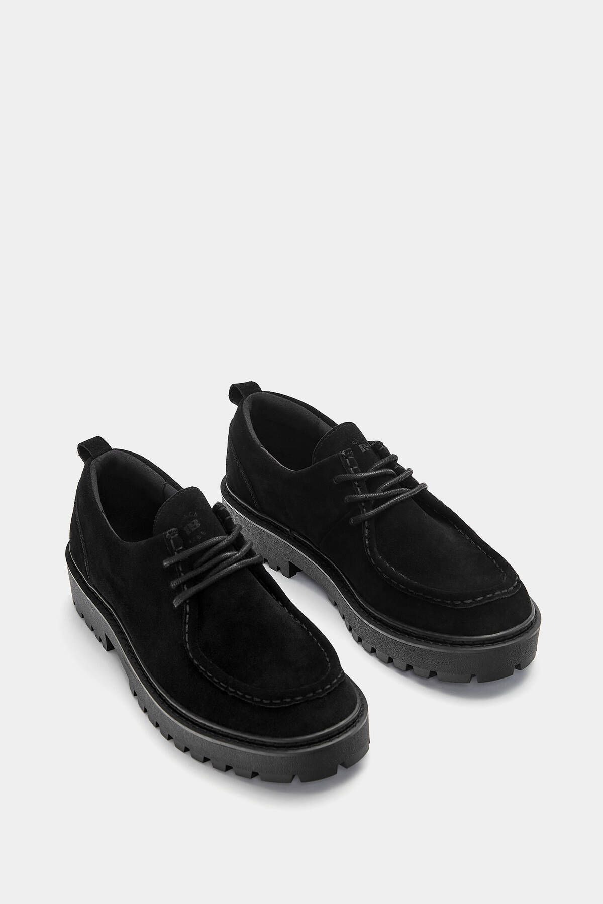 Pull and bear derbies store
