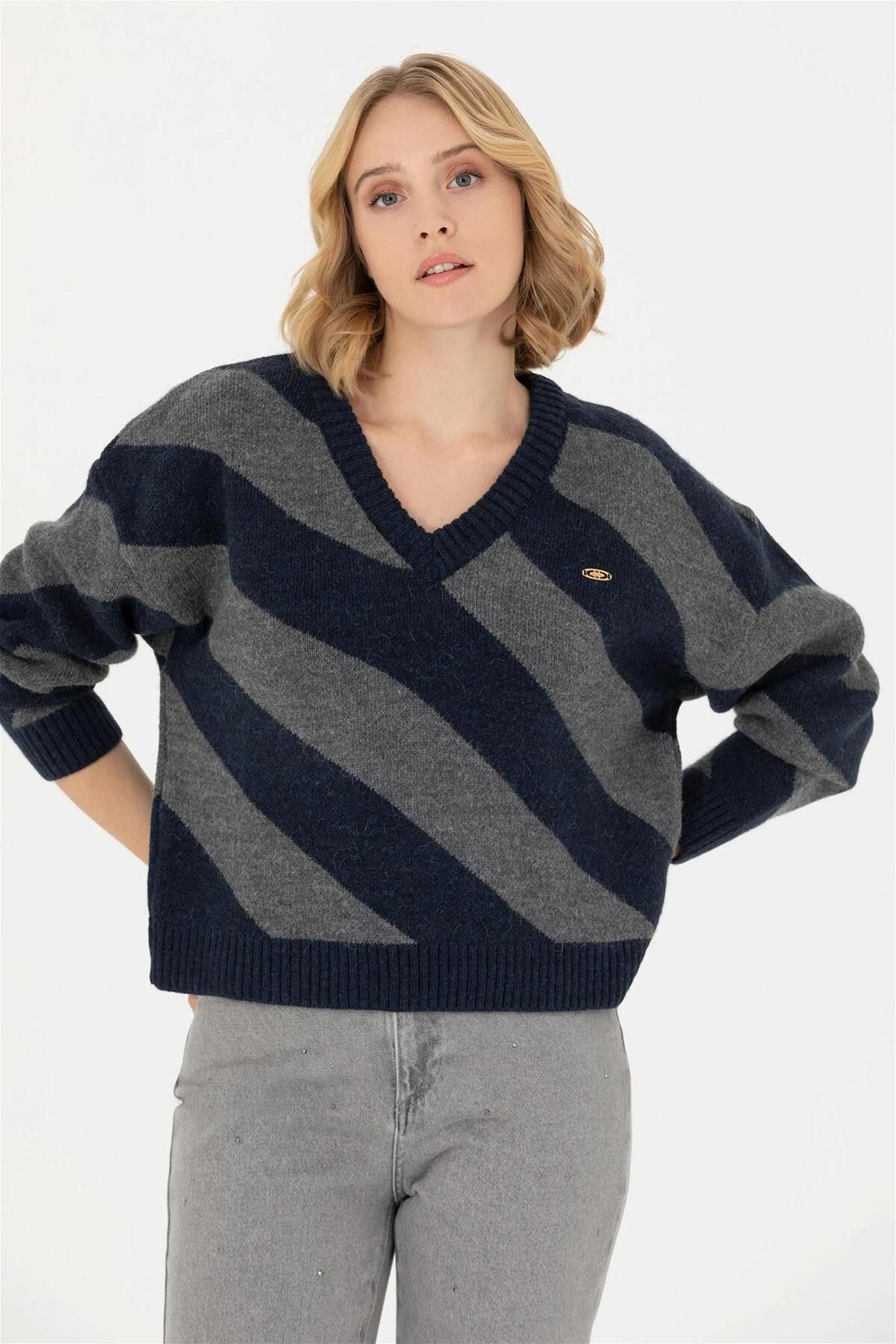 Us navy hotsell v neck sweater