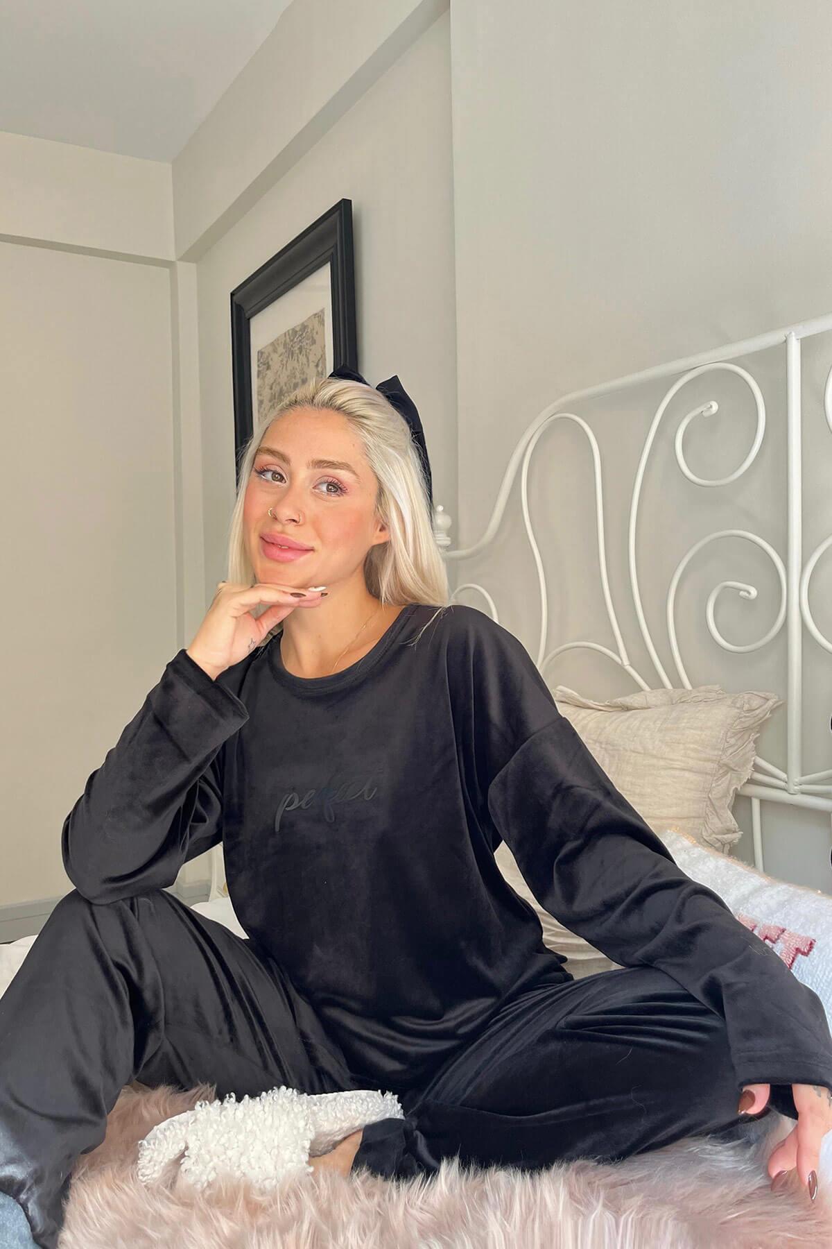 Pijamaevi Fekete, tökéletes mintás exkluzív bársony női pizsama szett