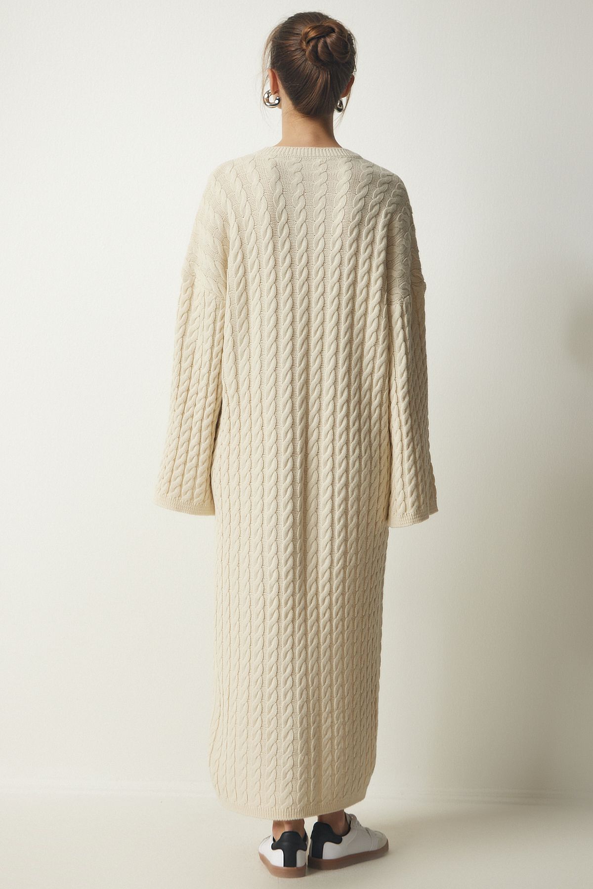 Happiness İstanbul-Cremefarbenes gestricktes, detailliertes, dickes Oversize-Strickkleid für Damen YY00184 6