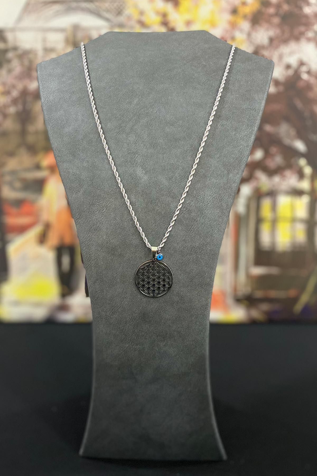 Luxar necklace shop