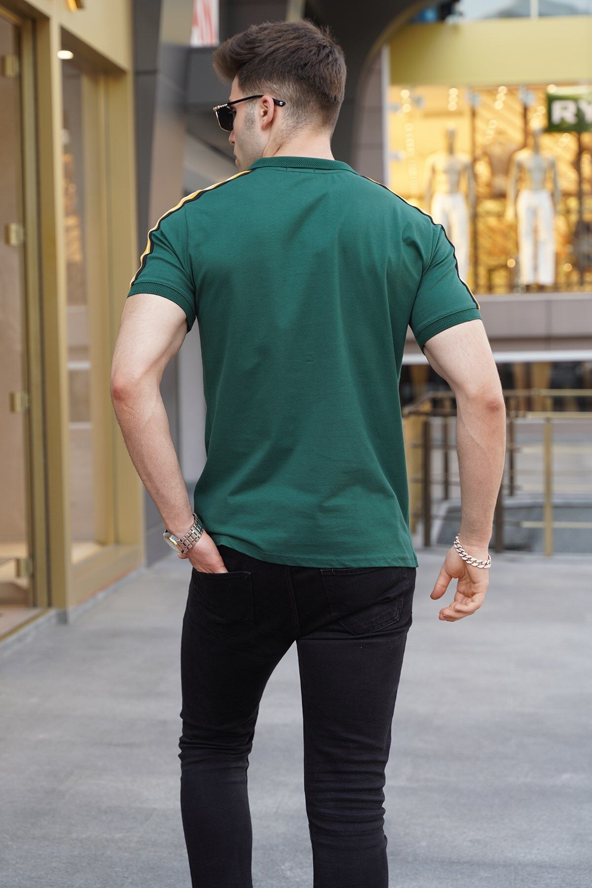Dark green t shirt outfit new arrivals