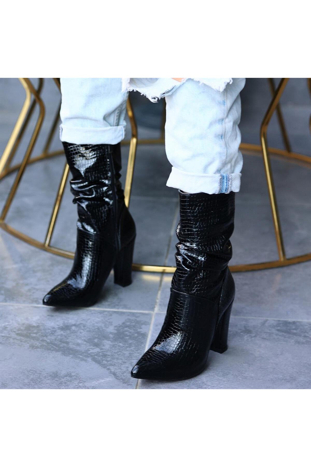 Siyah Rugan Desenli Topuklu Bot