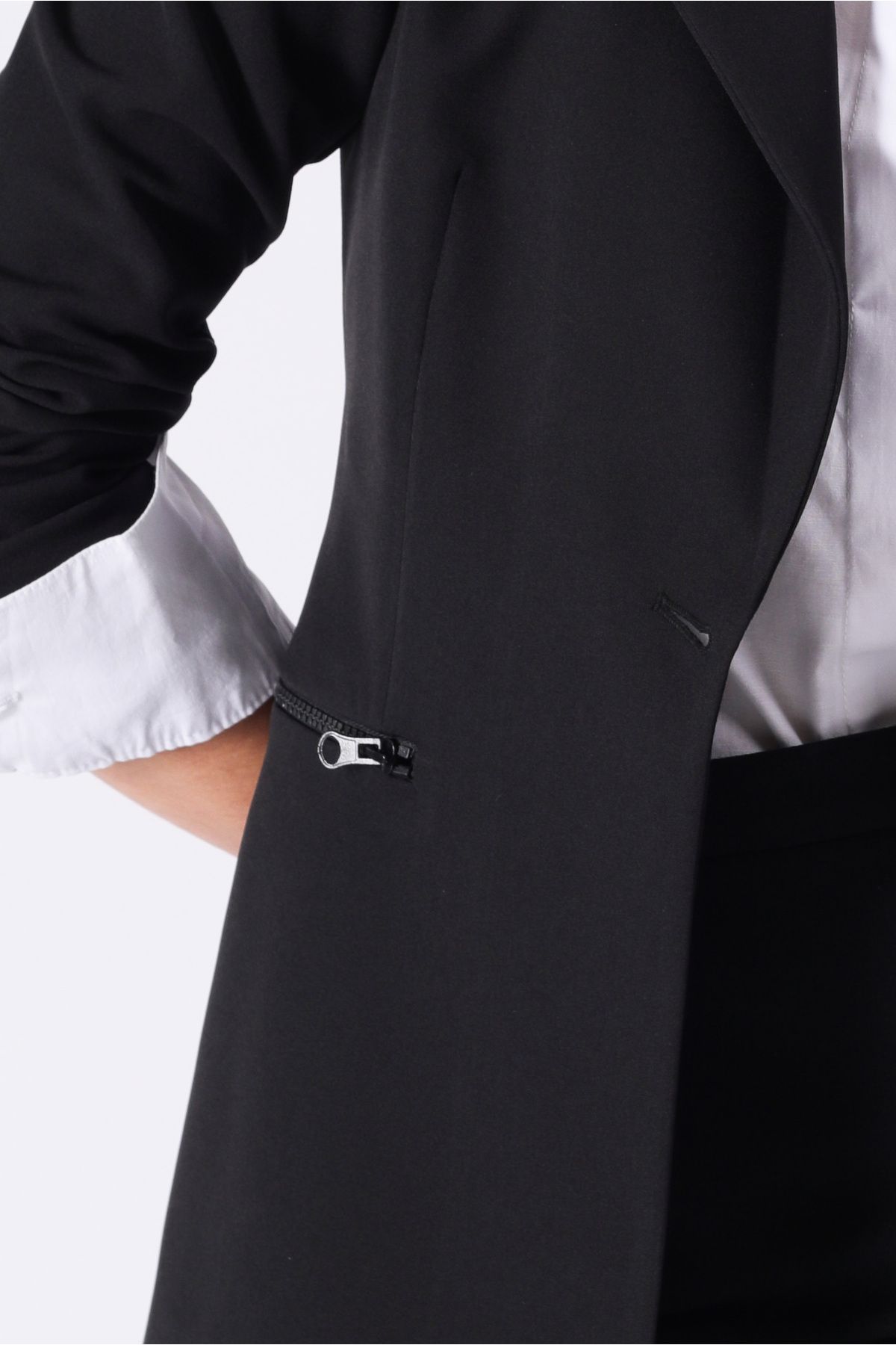 https://cdn.dsmcdn.com/ty1017/product/media/images/prod/SPM/PIM/20231019/16/8c326db0-52d3-3937-9a42-253bcbd1f7dd/1_org_zoom.jpg