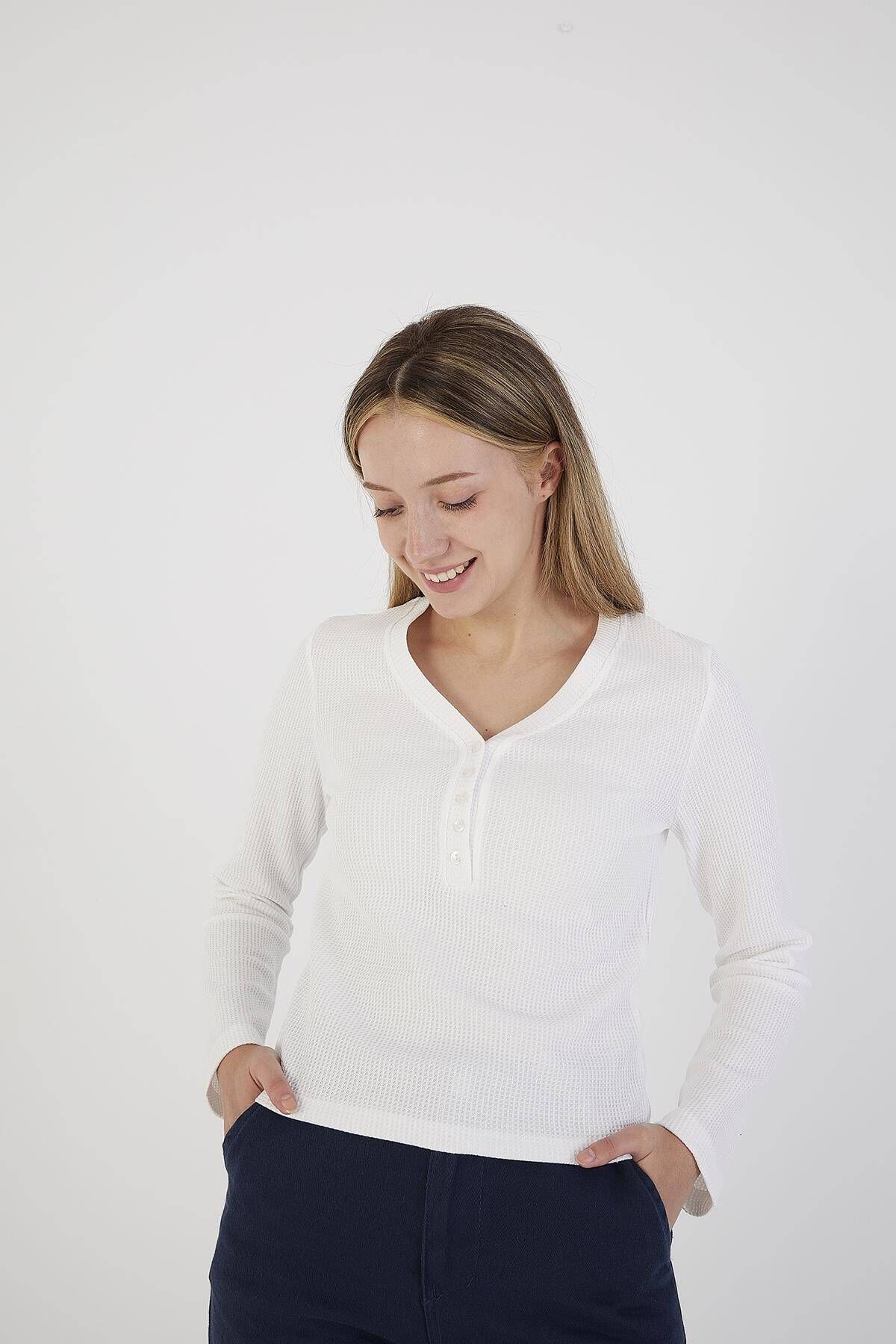 Addax-V-Neck Buttoned Front Textured Blouse B1147 2