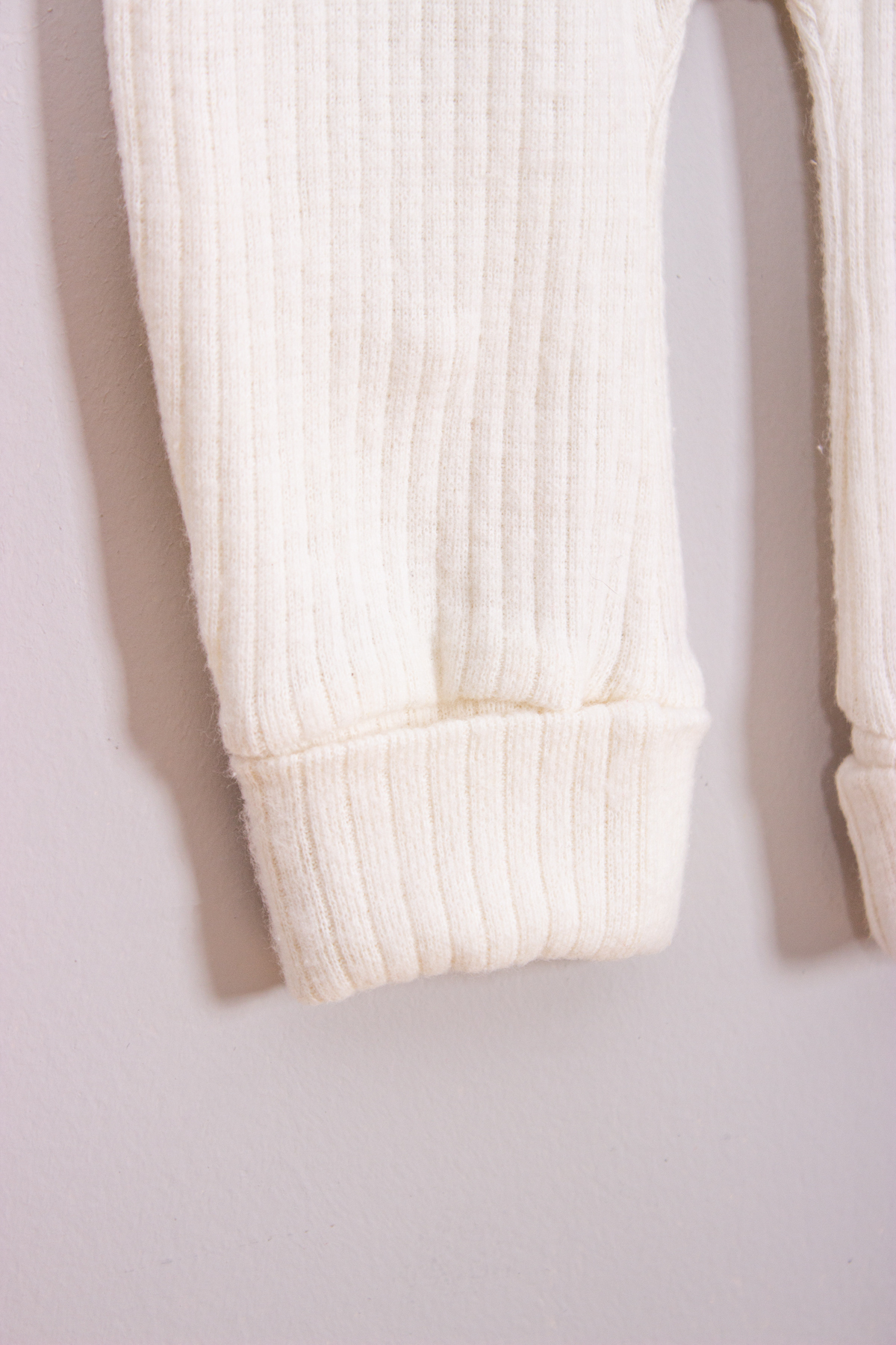 ADABEBEK %100 Pamuk Ahşap Düğmeli Kapşonlu Fitilli Tarz Şapkalı Bebek Tulum fotoğrafı 5 (önizleme)