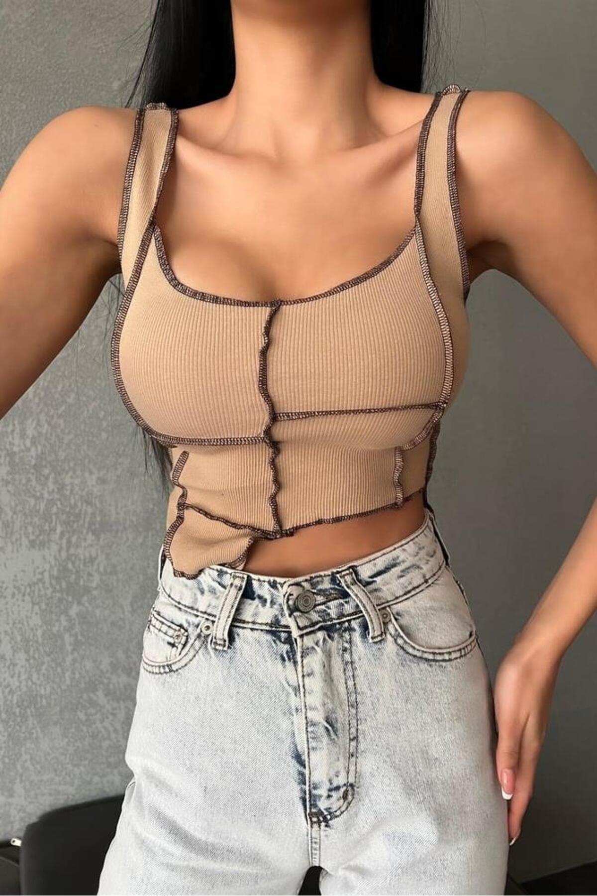 World Fashion Trends wft1497 Rebrovaná blúzka s kávovým prešívaním bez rukávov