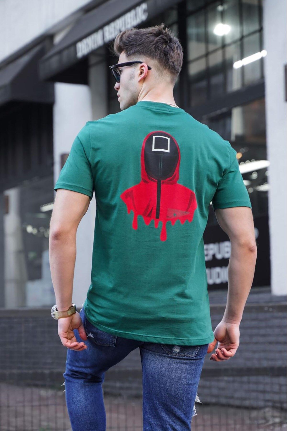 Dark green t shirt style sales