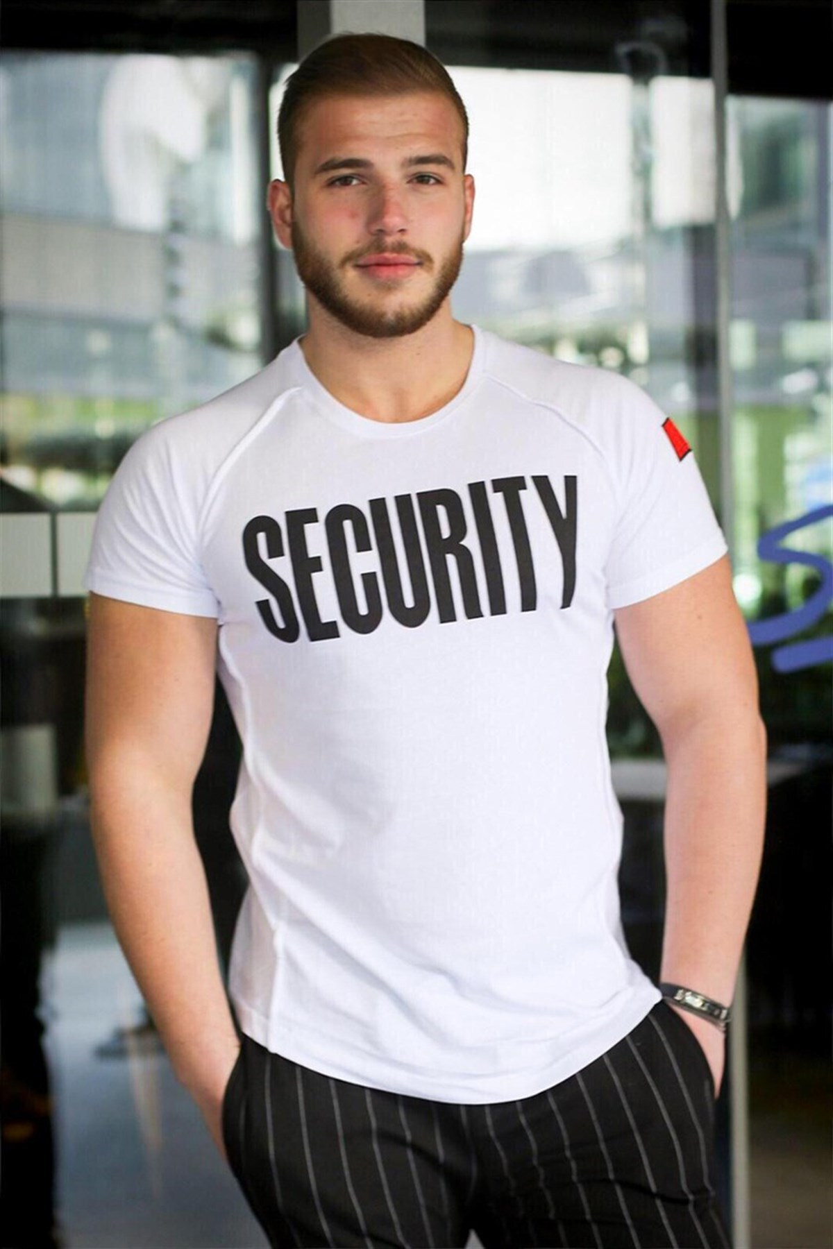 تیشرت سفید چاپ شده