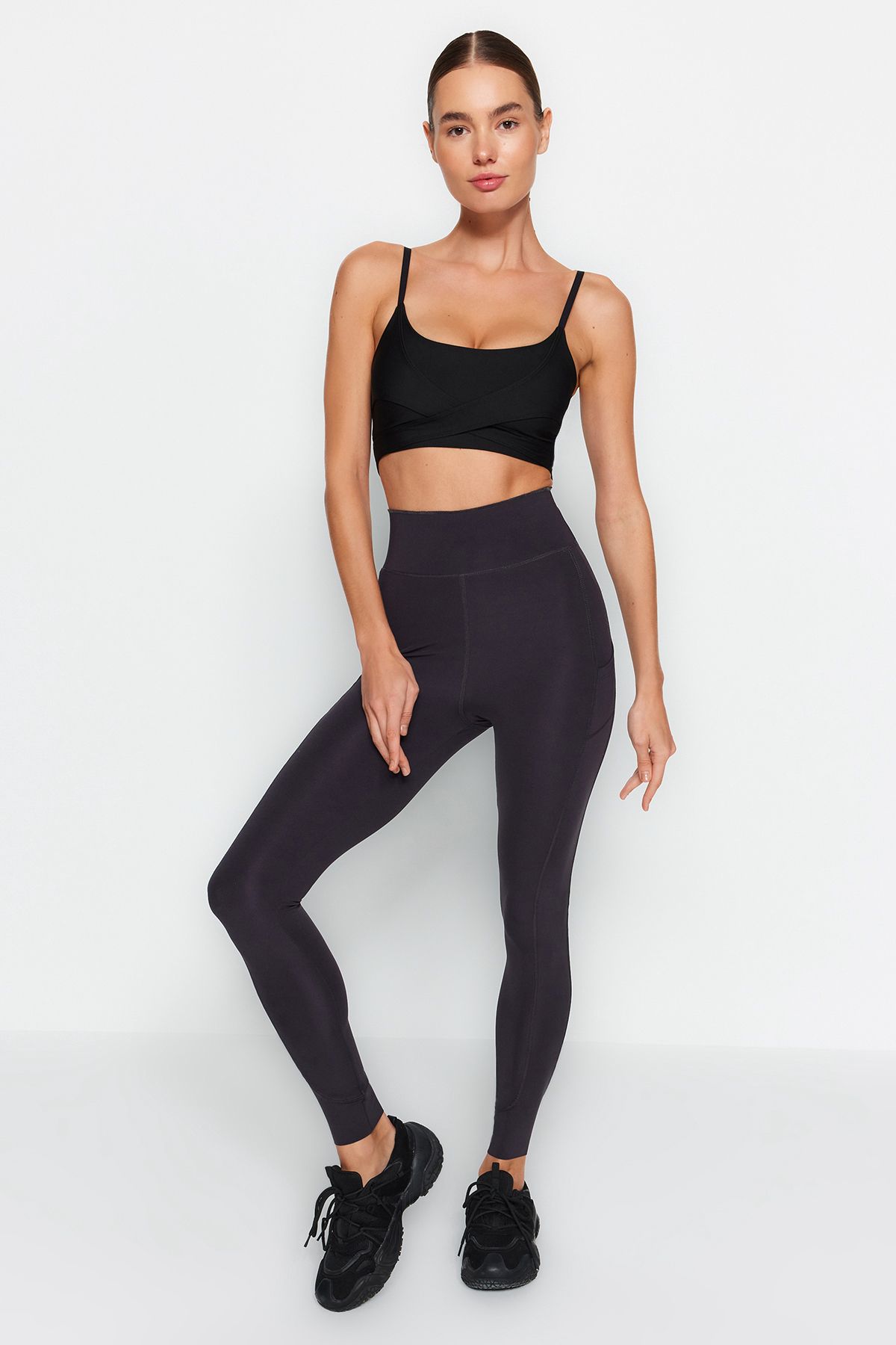 Trendyol Collection-Dunkelanthrazitfarbene, matte, gestrickte Sport-Leggings in voller Länge mit zusätzlicher Bauchstraffungsschicht THMAW24TY00026 3