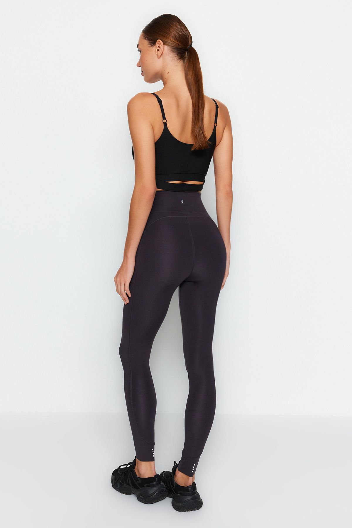 Trendyol Collection-Dunkelanthrazitfarbene, matte, gestrickte Sport-Leggings in voller Länge mit zusätzlicher Bauchstraffungsschicht THMAW24TY00026 5